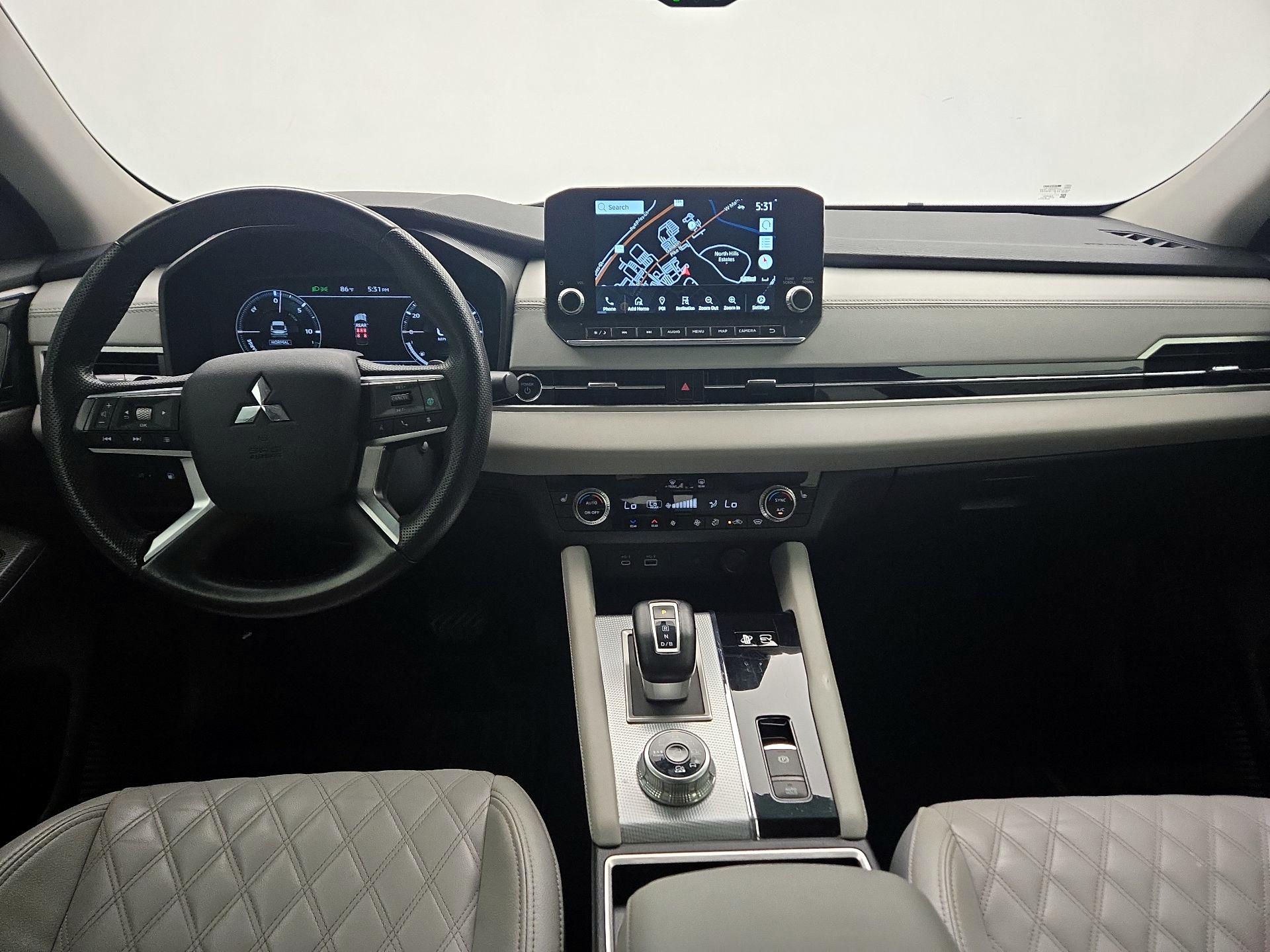 Thumbnail: 2023 Mitsubishi Outlander - 9