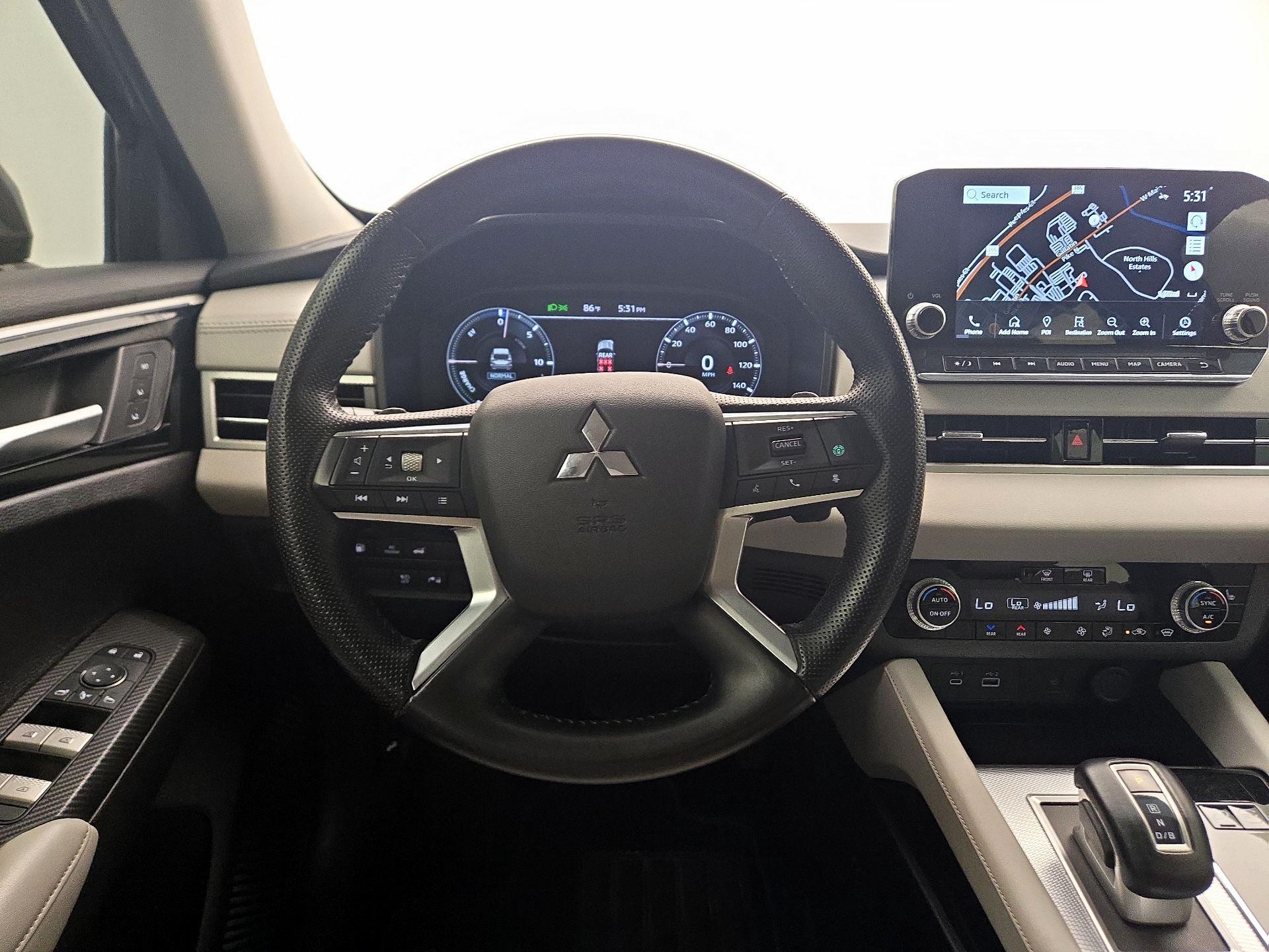 Thumbnail: 2023 Mitsubishi Outlander - 10