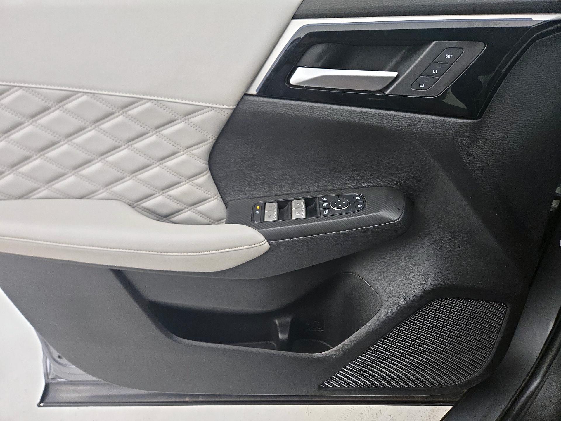 Thumbnail: 2023 Mitsubishi Outlander - 12