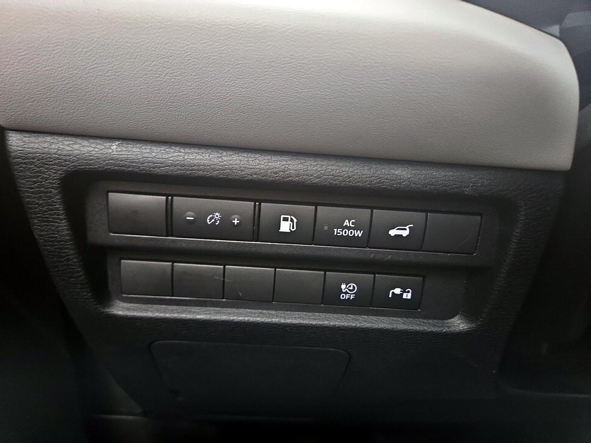 Thumbnail: 2023 Mitsubishi Outlander - 13