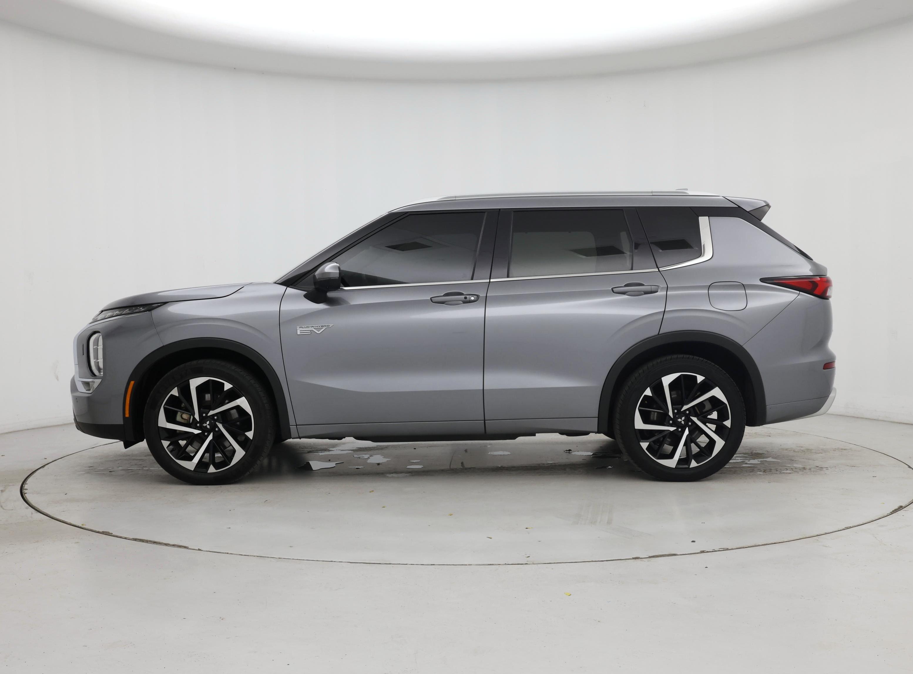 Thumbnail: 2023 Mitsubishi Outlander - 3