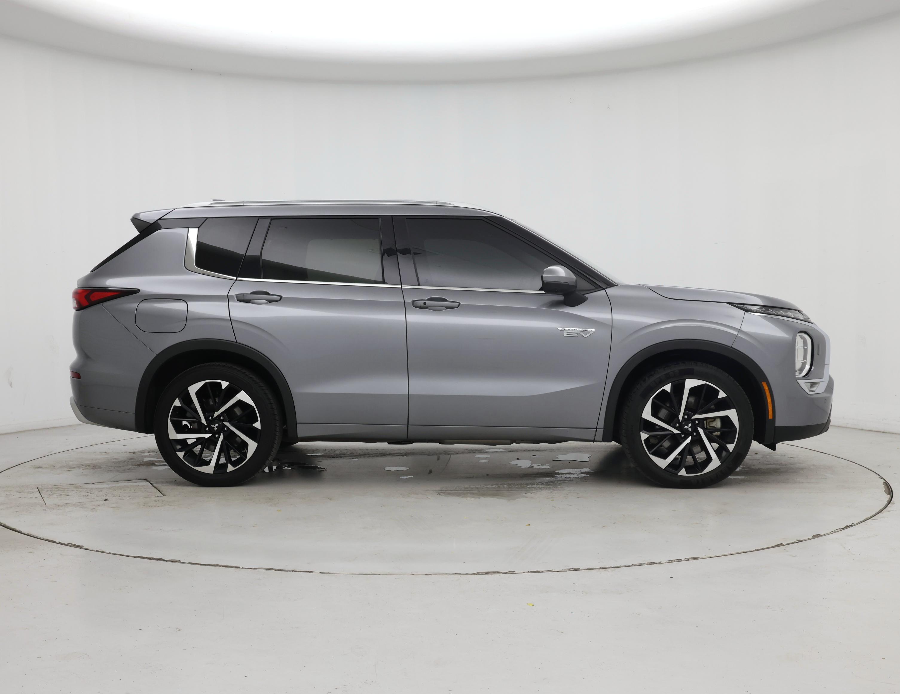 Thumbnail: 2023 Mitsubishi Outlander - 7