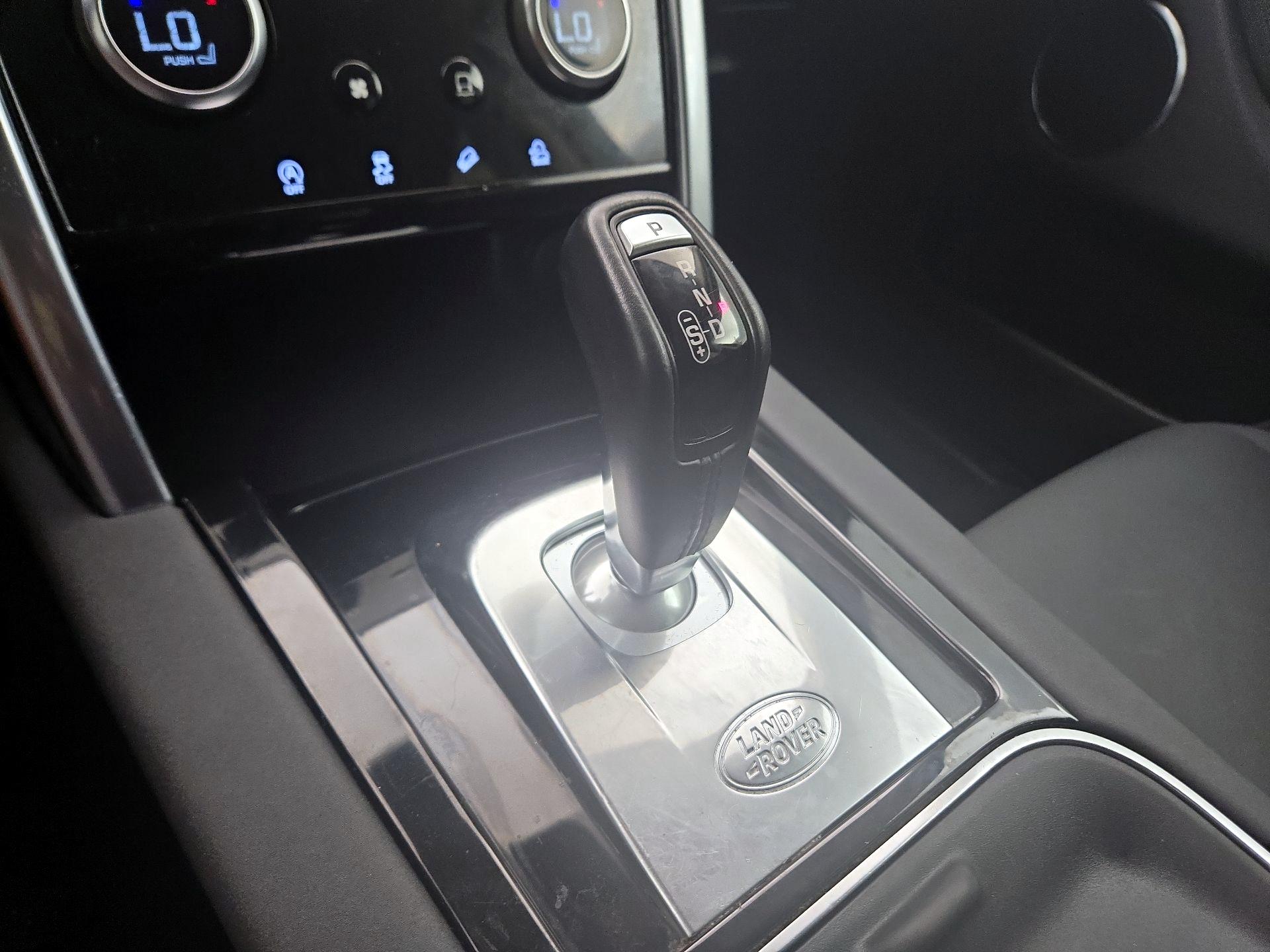 Thumbnail: 2020 Land Rover Discovery Sport - 17