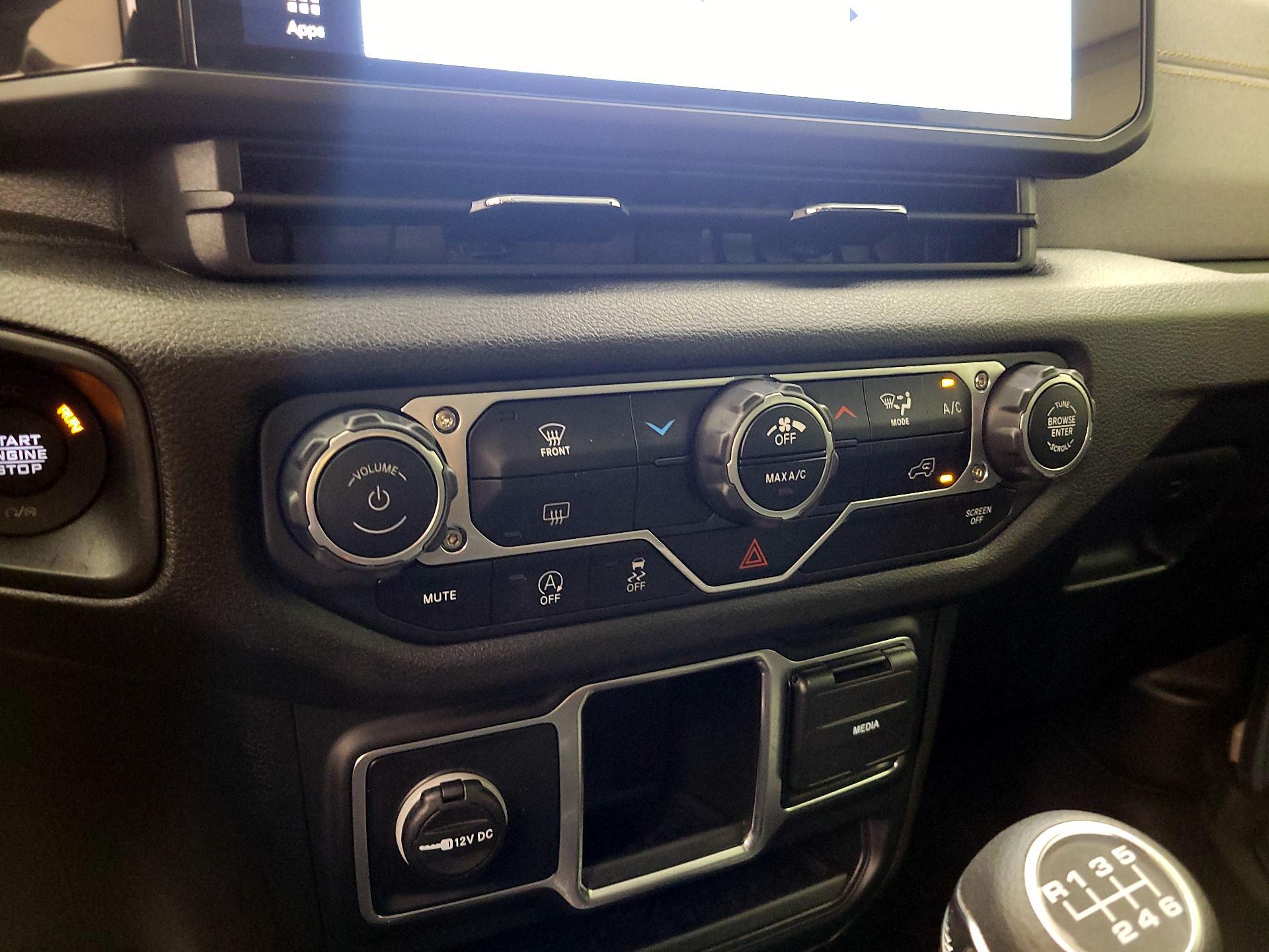Thumbnail: 2024 Jeep Gladiator - 16