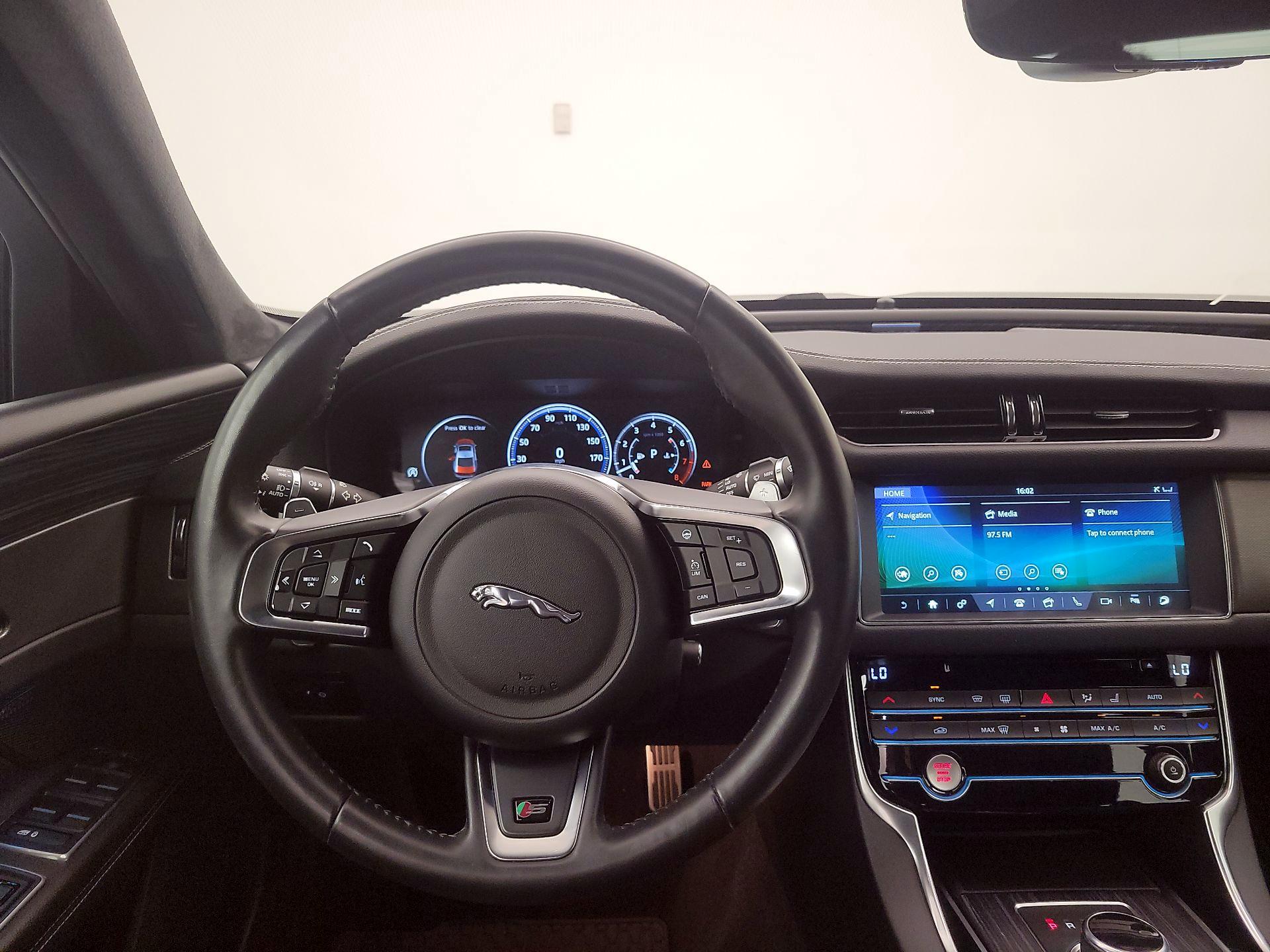 Thumbnail: 2020 Jaguar XF - 10
