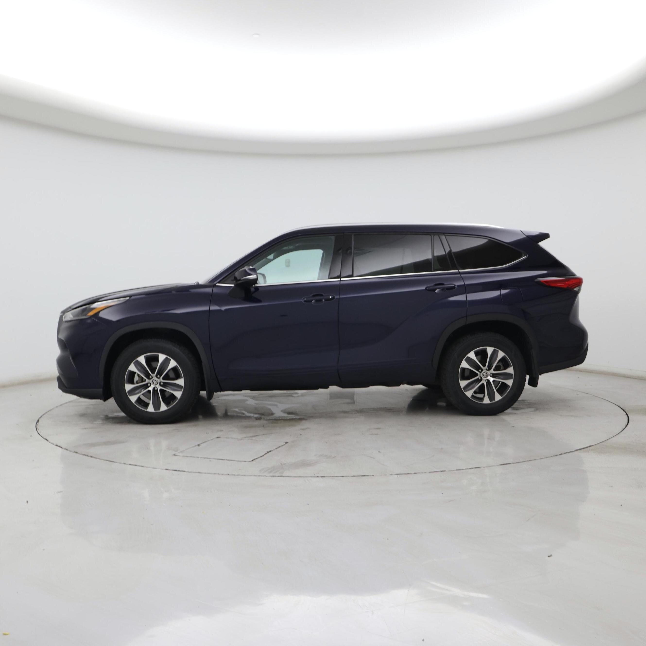 Thumbnail: 2021 Toyota Highlander - 3