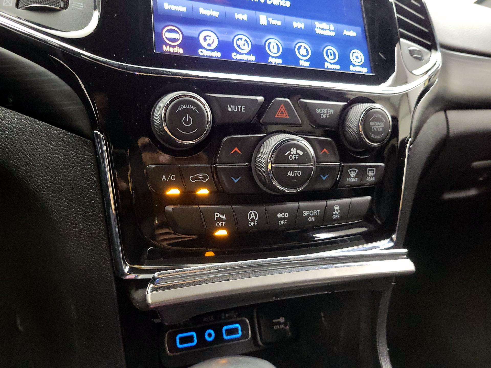 Thumbnail: 2019 Jeep Grand Cherokee - 16