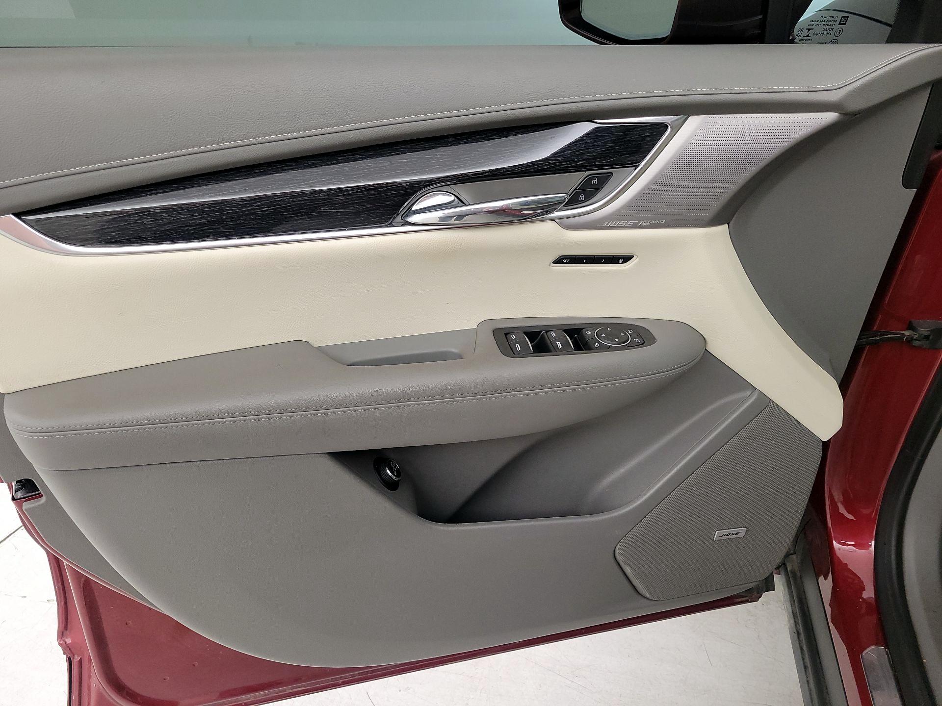 Thumbnail: 2020 Cadillac XT6 - 12