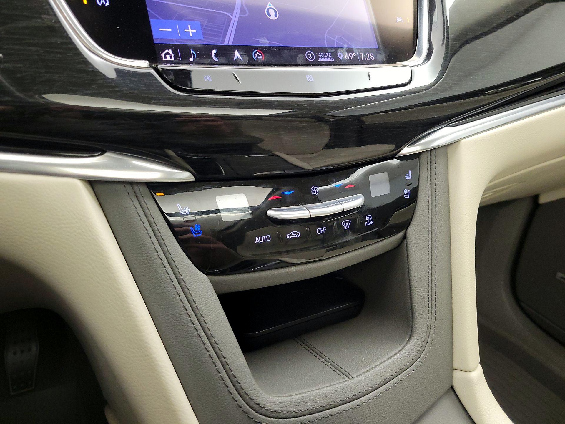 Thumbnail: 2020 Cadillac XT6 - 17