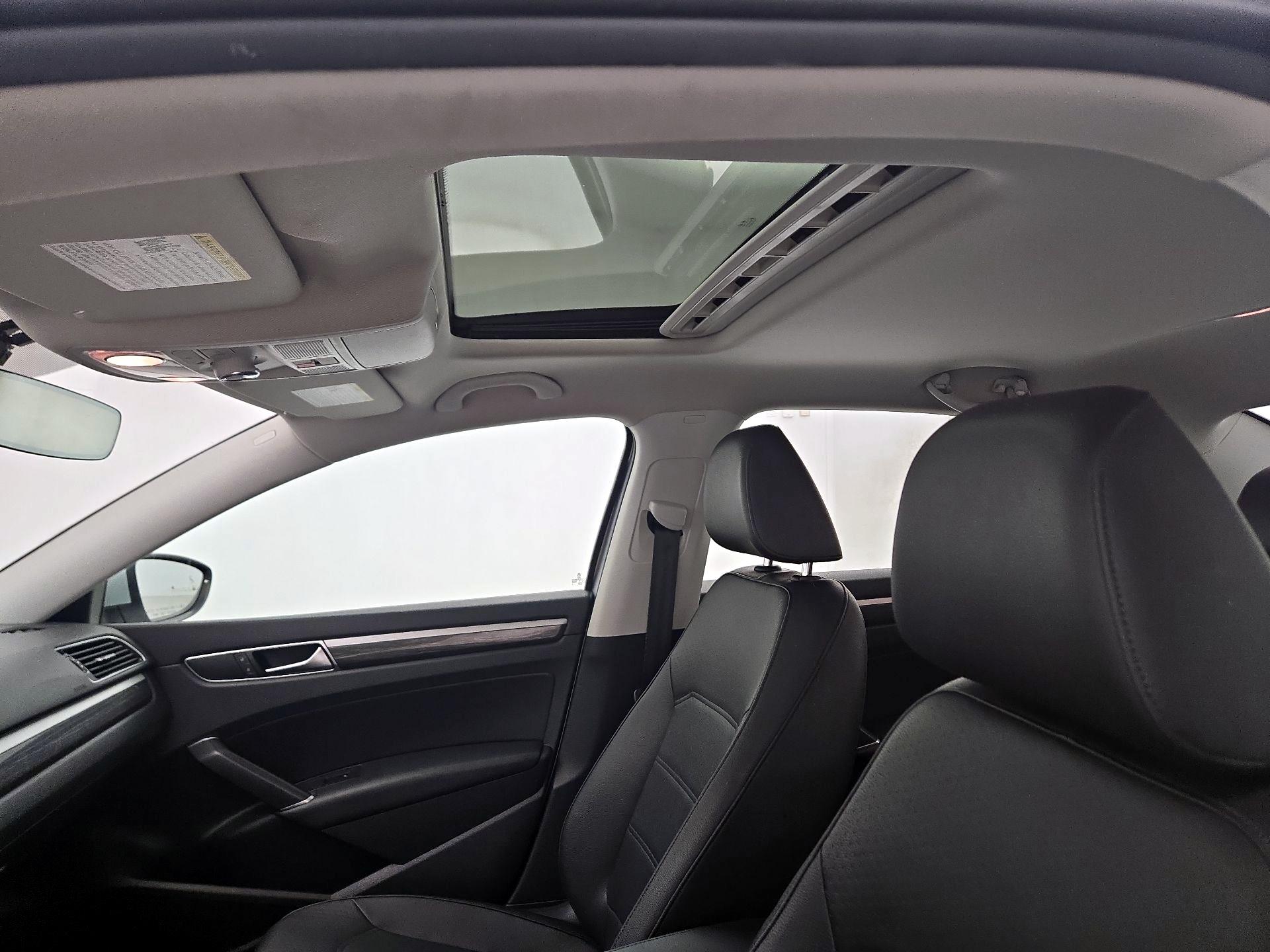 Thumbnail: 2018 Volkswagen Passat - 20