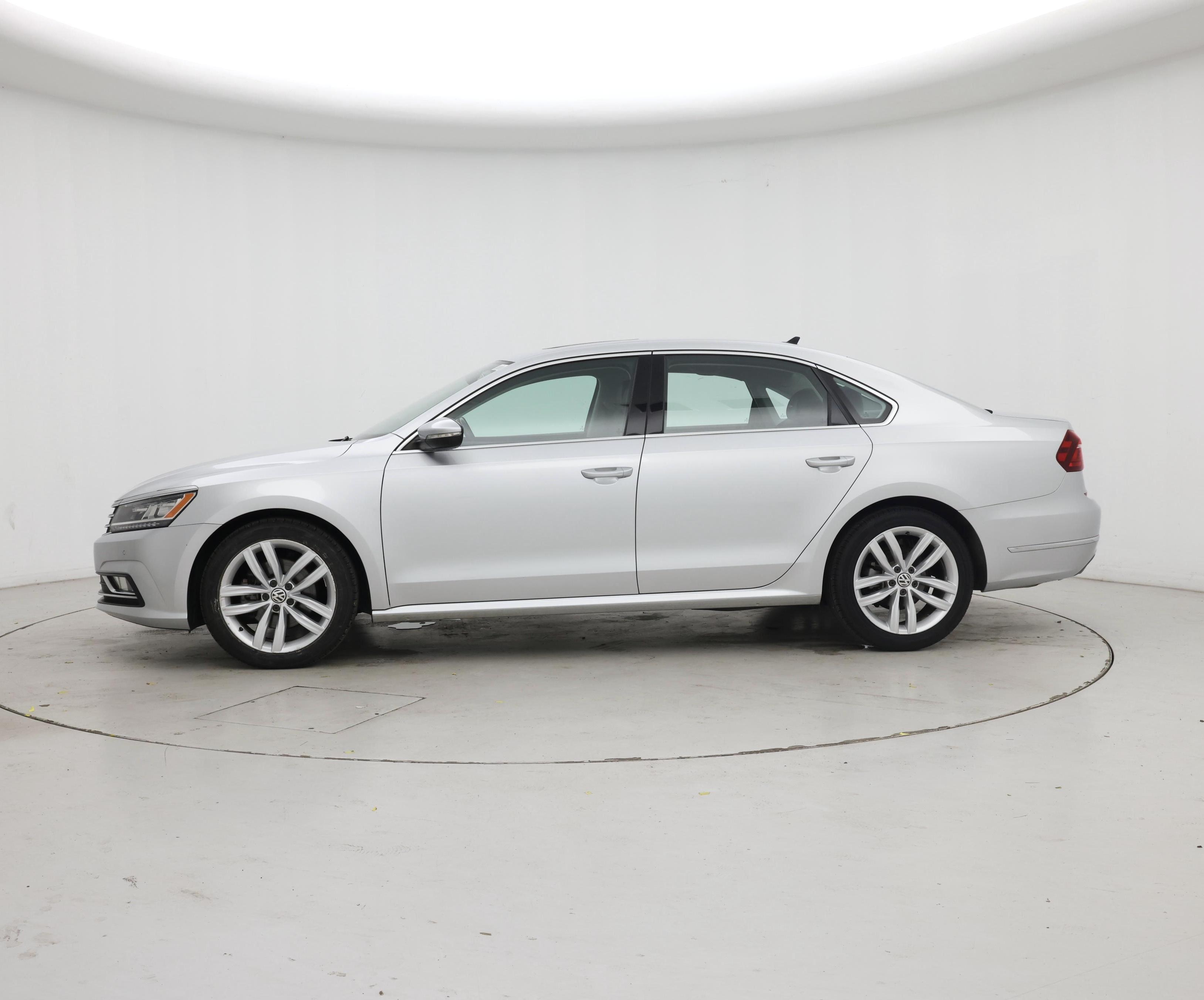 Thumbnail: 2018 Volkswagen Passat - 3