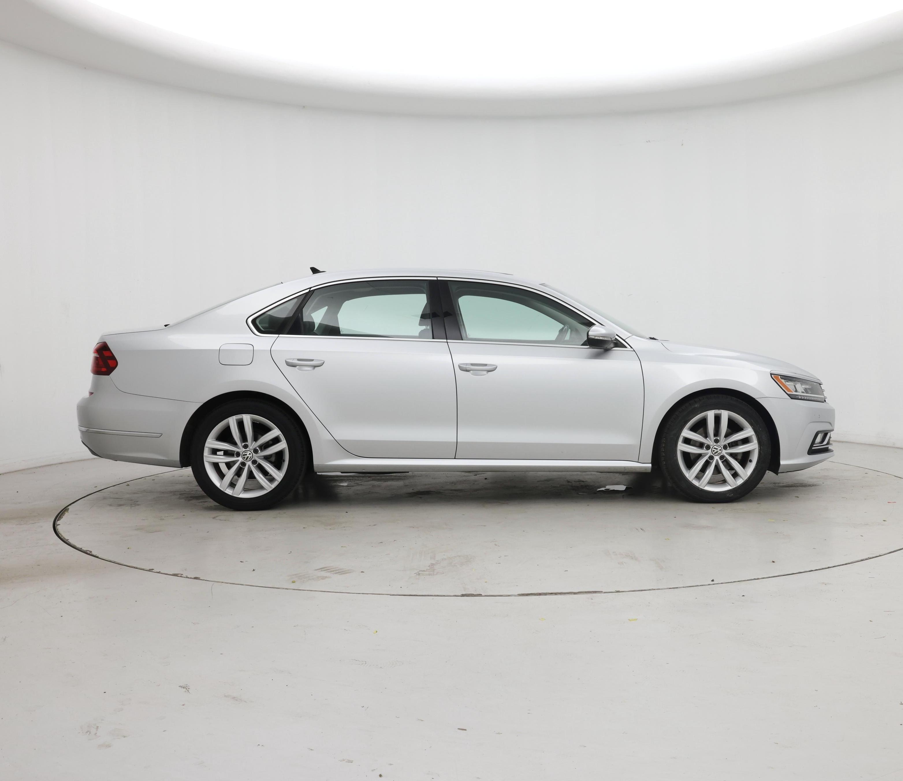 Thumbnail: 2018 Volkswagen Passat - 7