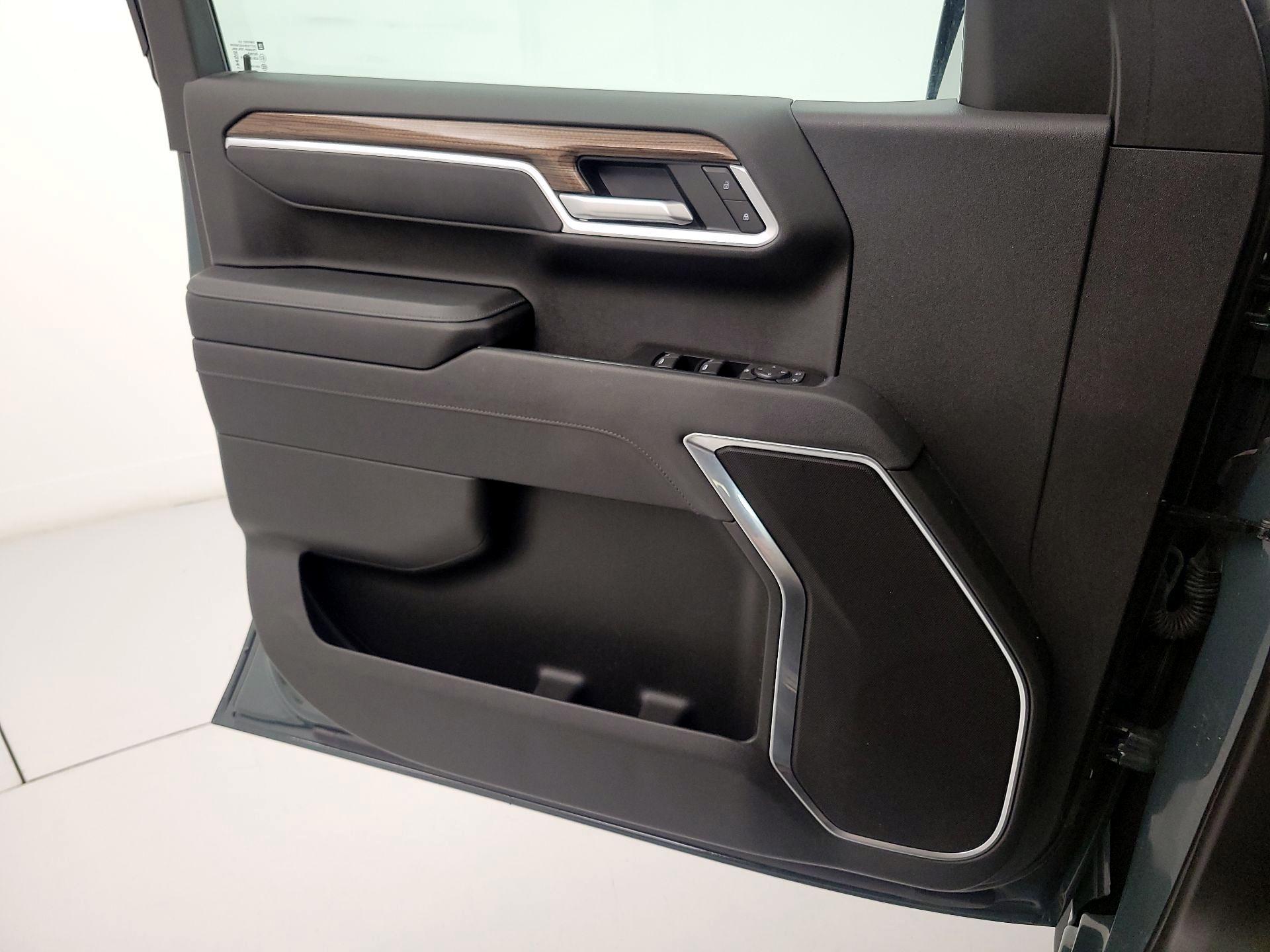 Thumbnail: 2025 Chevrolet Silverado 1500 - 12