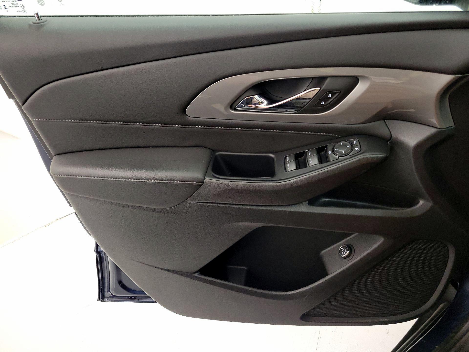 Thumbnail: 2023 Chevrolet Traverse - 12