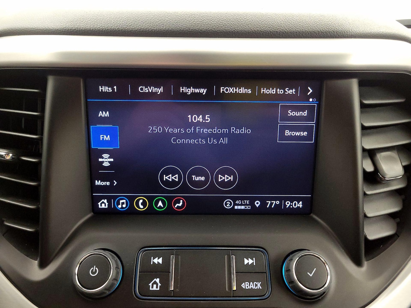2023 GMC Acadia SLT - Photo 17