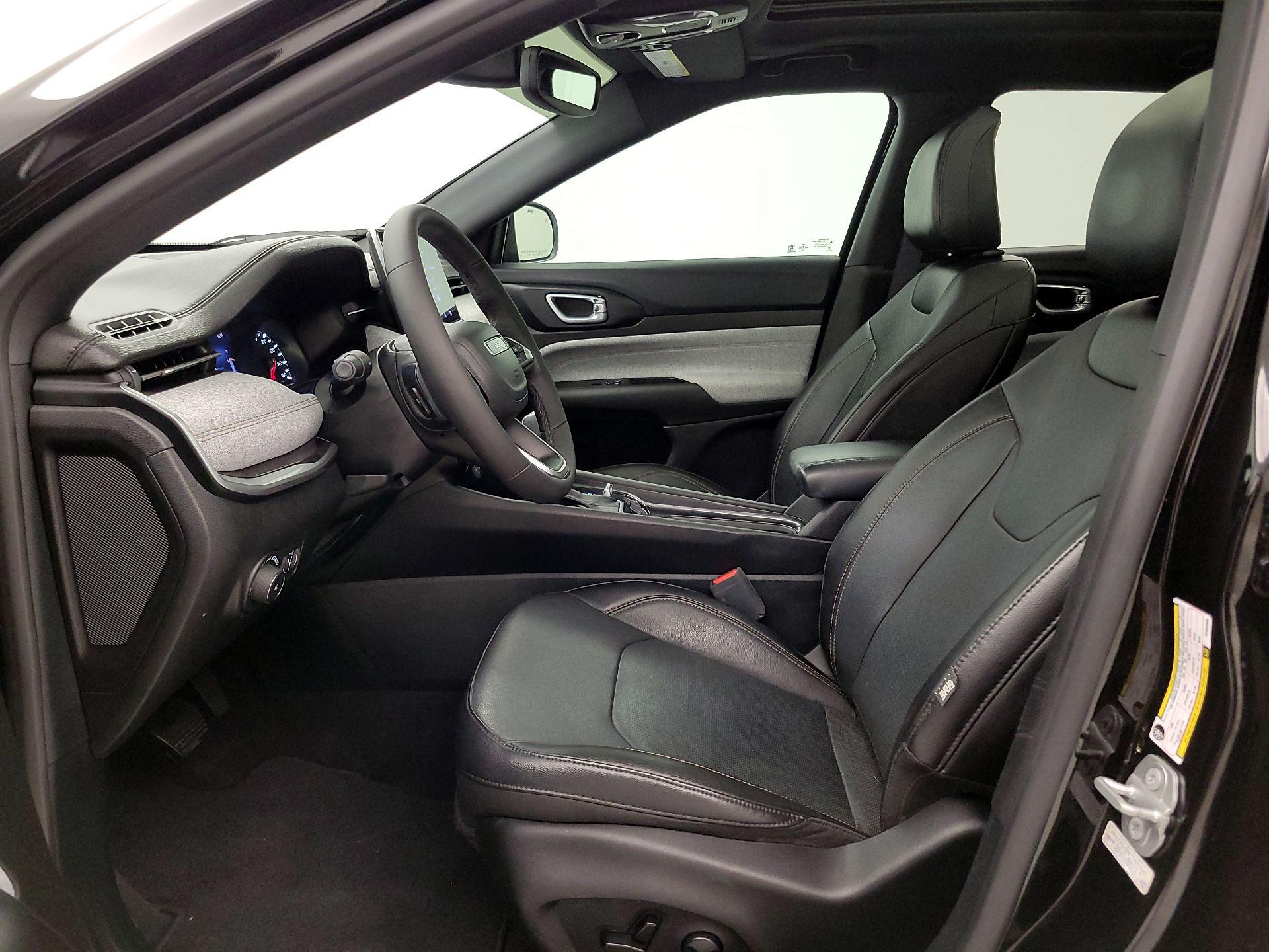 Thumbnail: 2023 Jeep Compass - 11