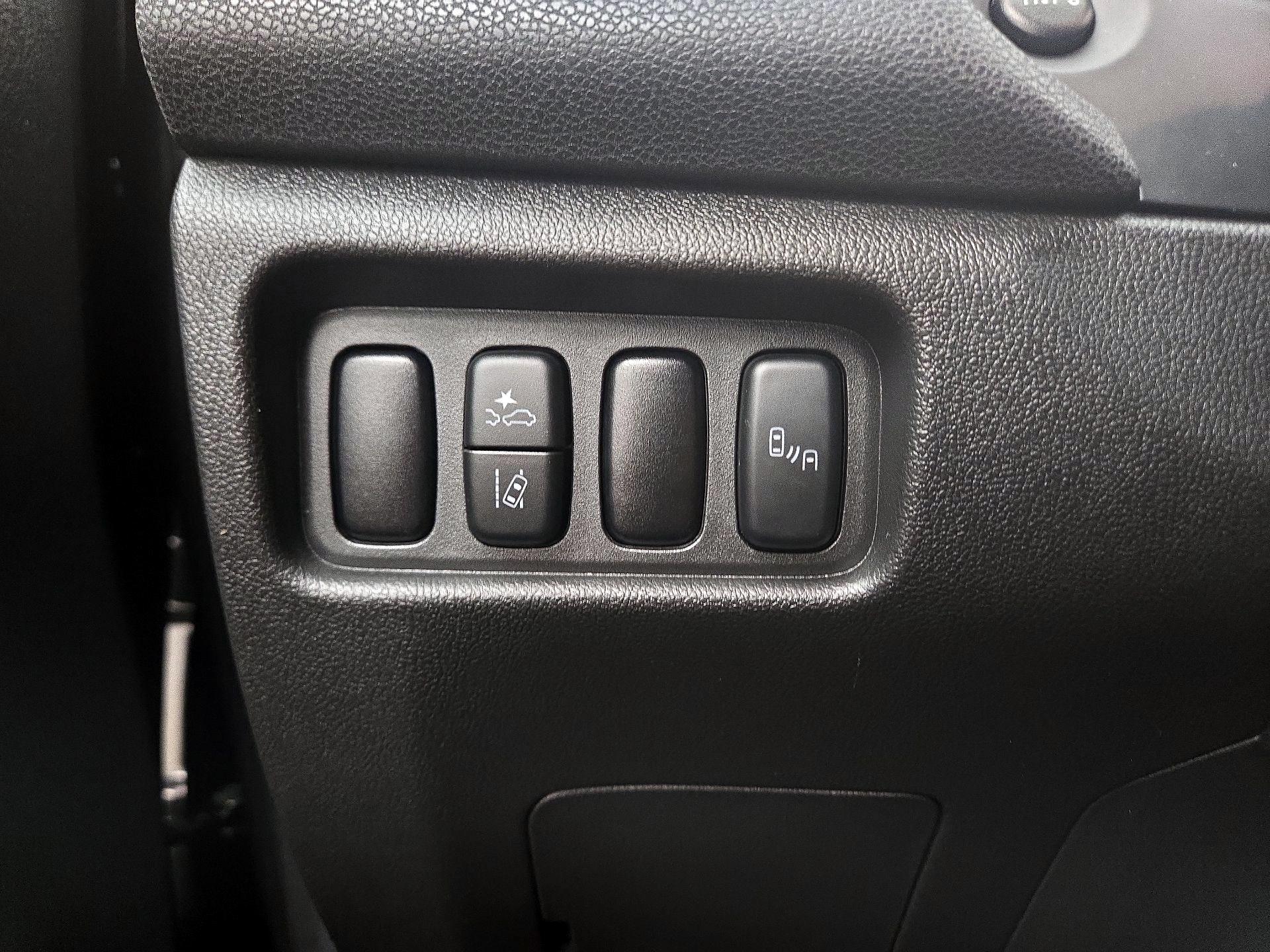Thumbnail: 2023 Mitsubishi Outlander Sport - 13