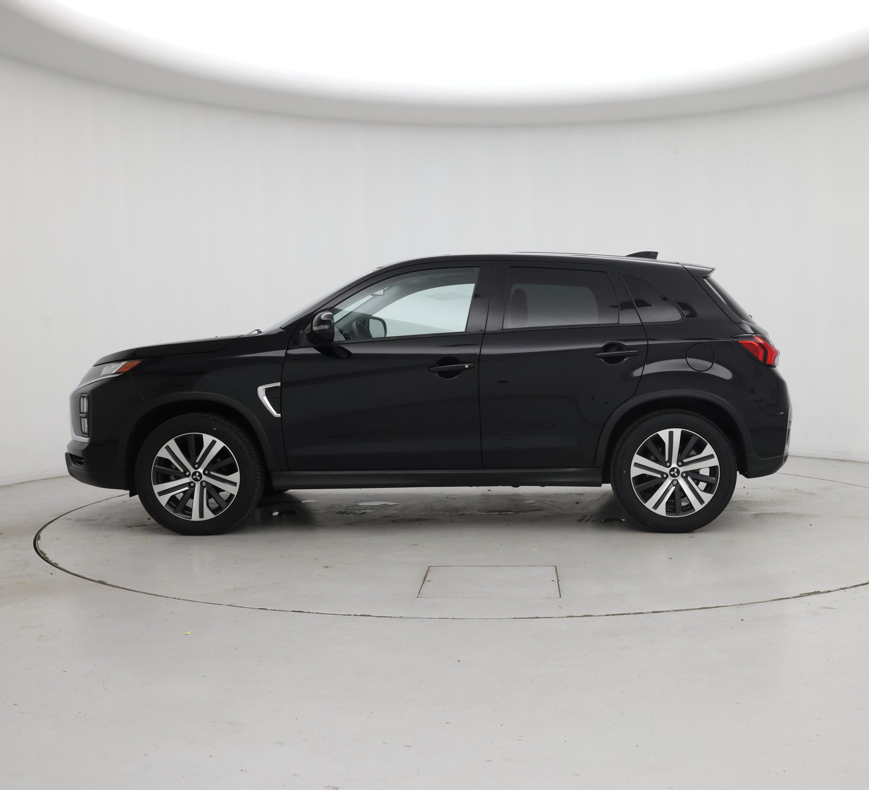 Thumbnail: 2023 Mitsubishi Outlander Sport - 3