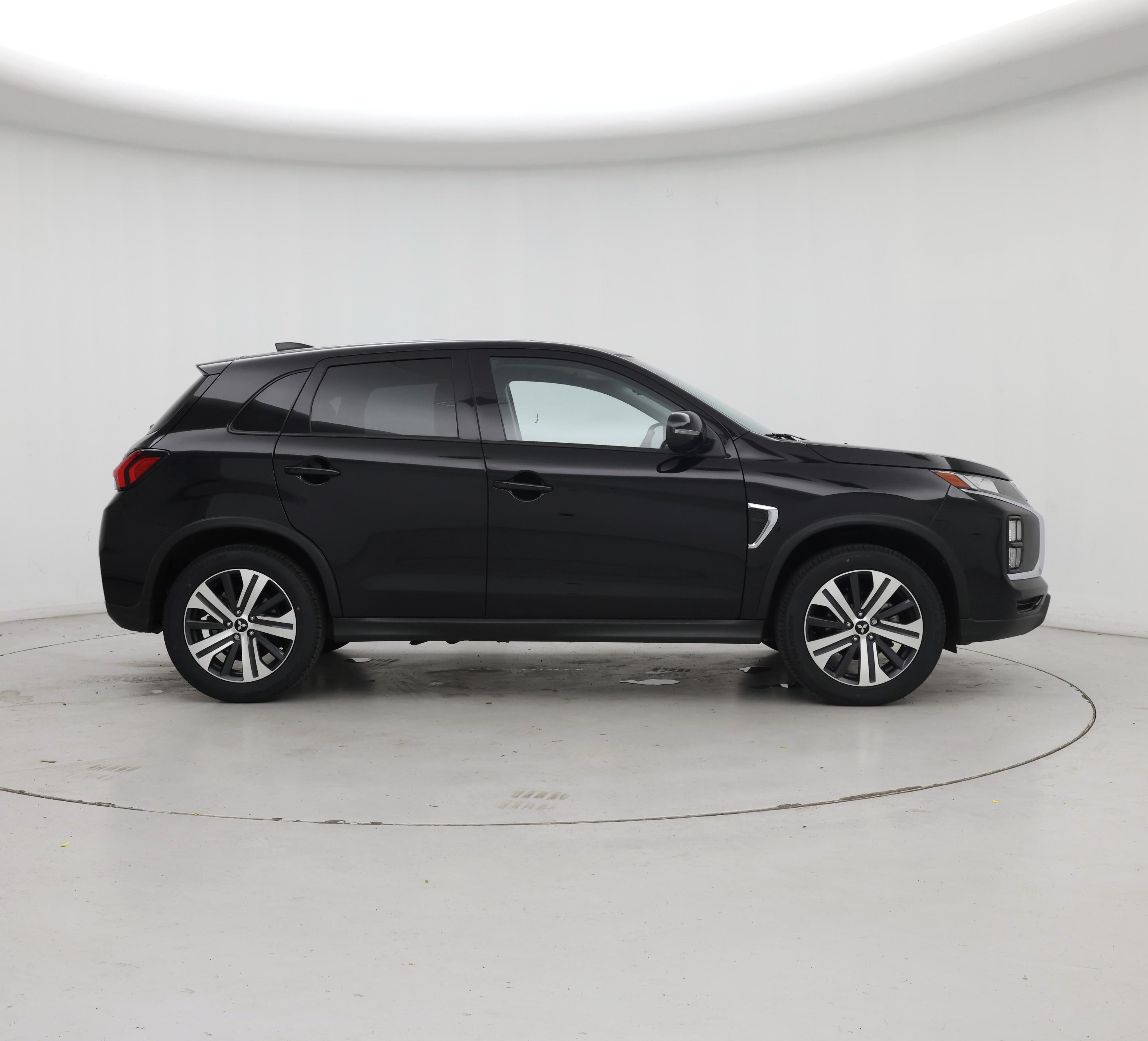 Thumbnail: 2023 Mitsubishi Outlander Sport - 7