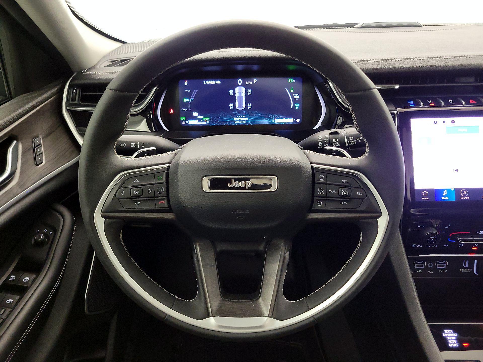 Thumbnail: 2023 Jeep Grand Cherokee - 10