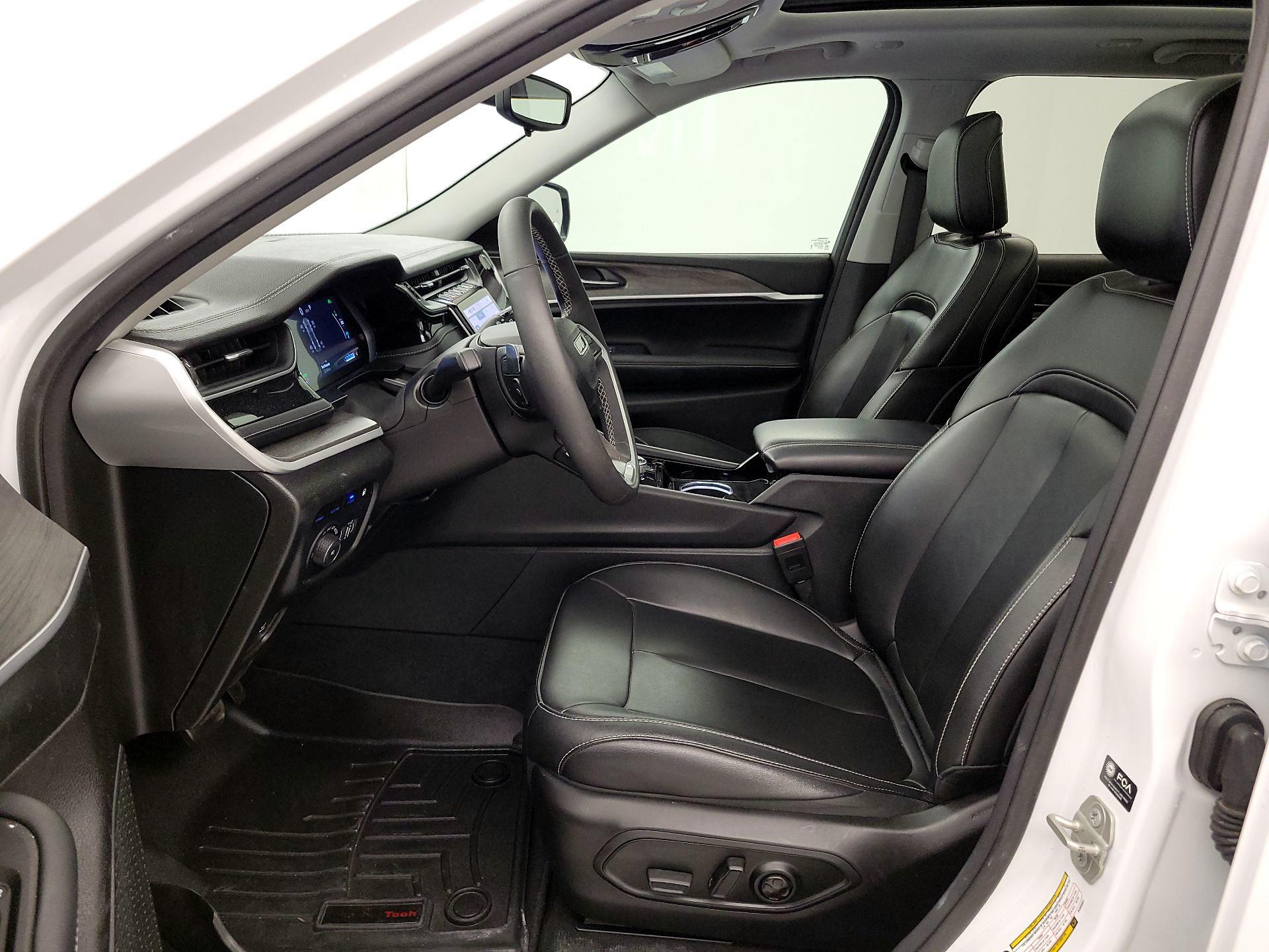 Thumbnail: 2023 Jeep Grand Cherokee - 11