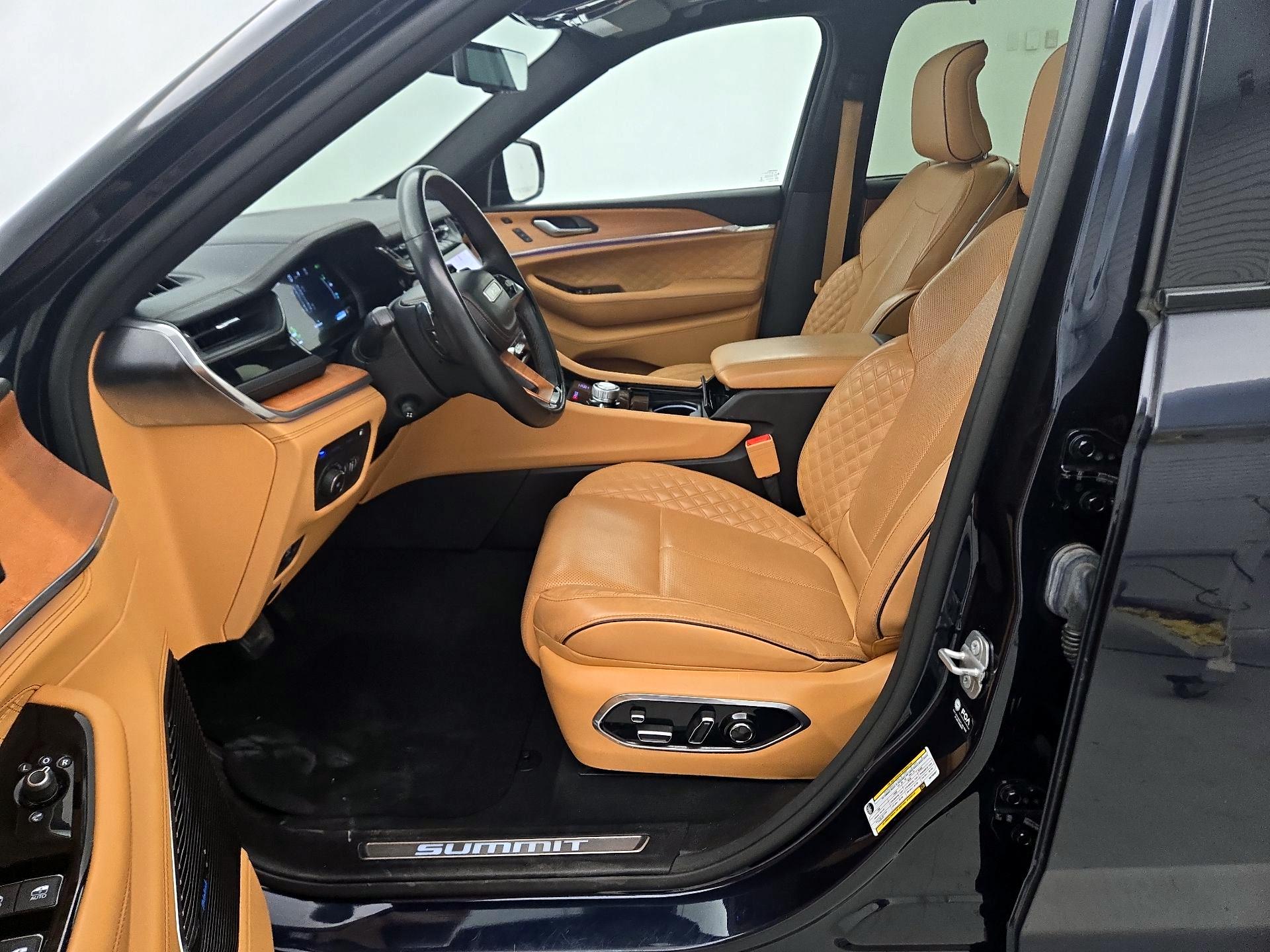 Thumbnail: 2022 Jeep Grand Cherokee - 11
