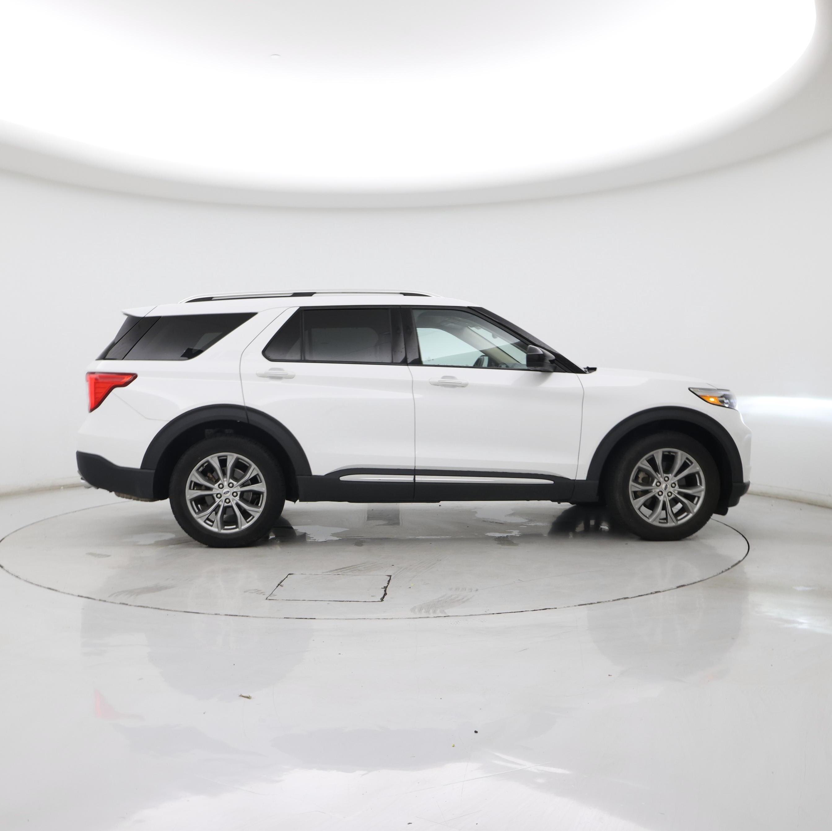 Thumbnail: 2022 Ford Explorer - 7