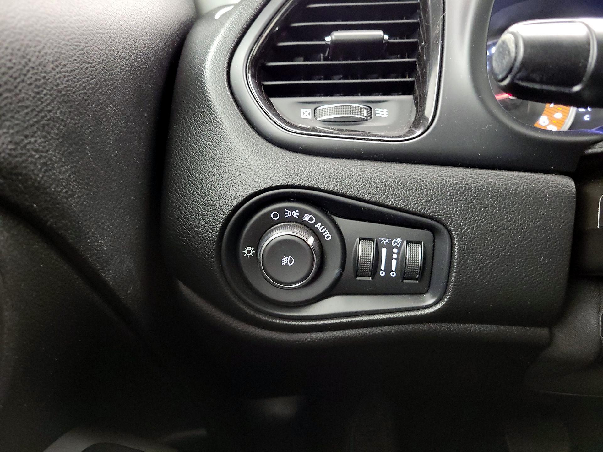 Thumbnail: 2020 Jeep Renegade - 13