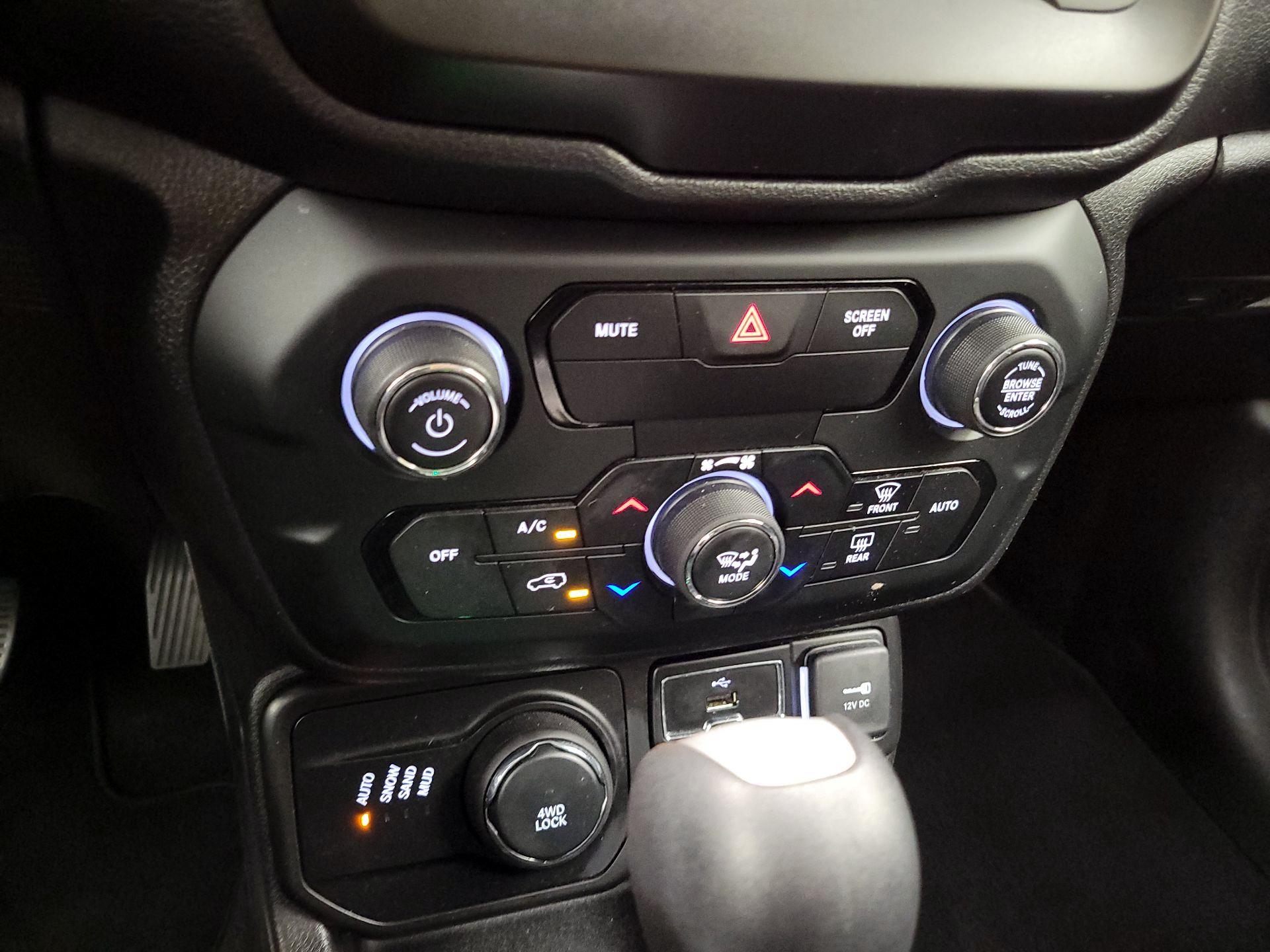 Thumbnail: 2020 Jeep Renegade - 15