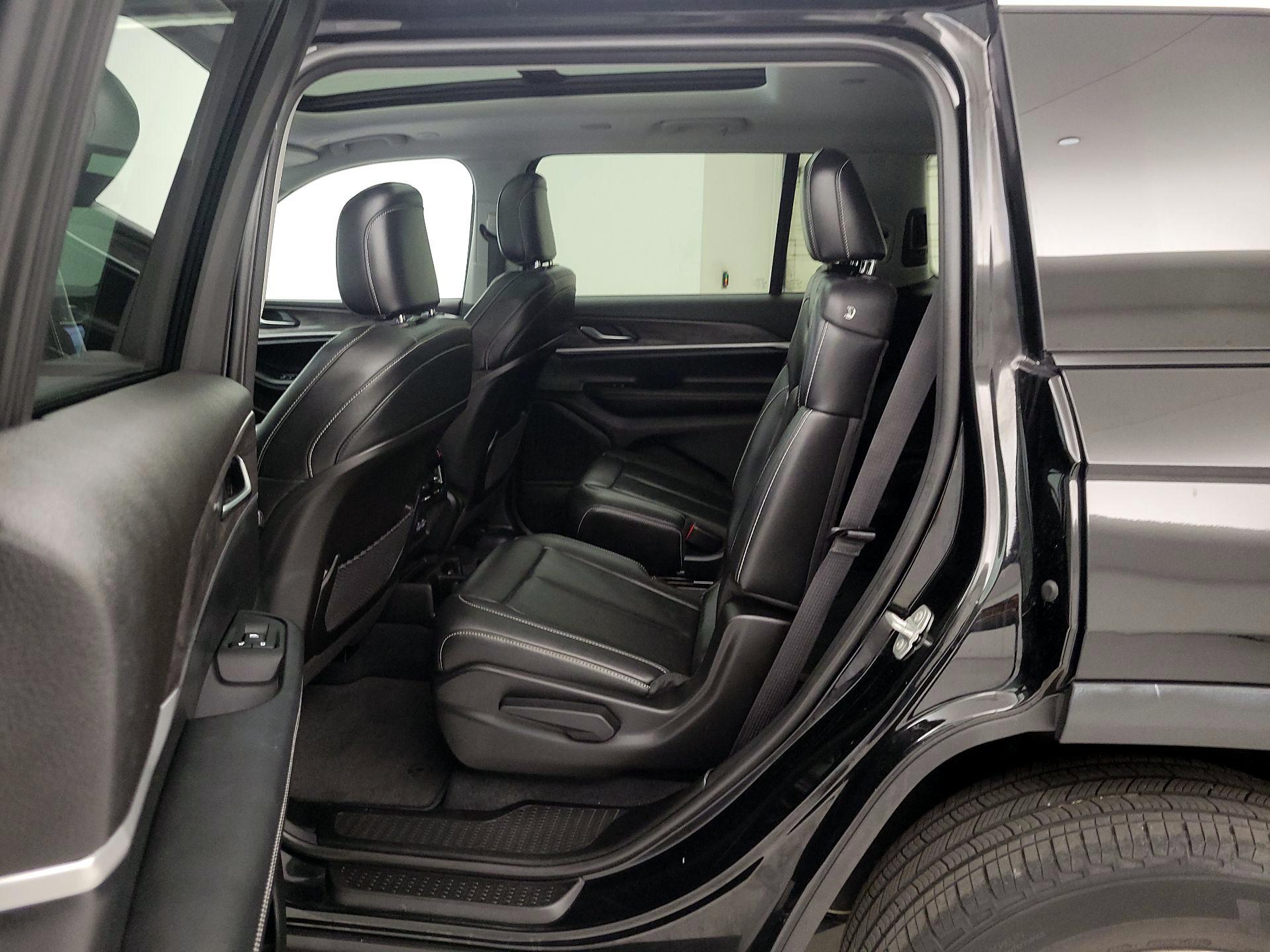 Thumbnail: 2023 Jeep Grand Cherokee L - 19