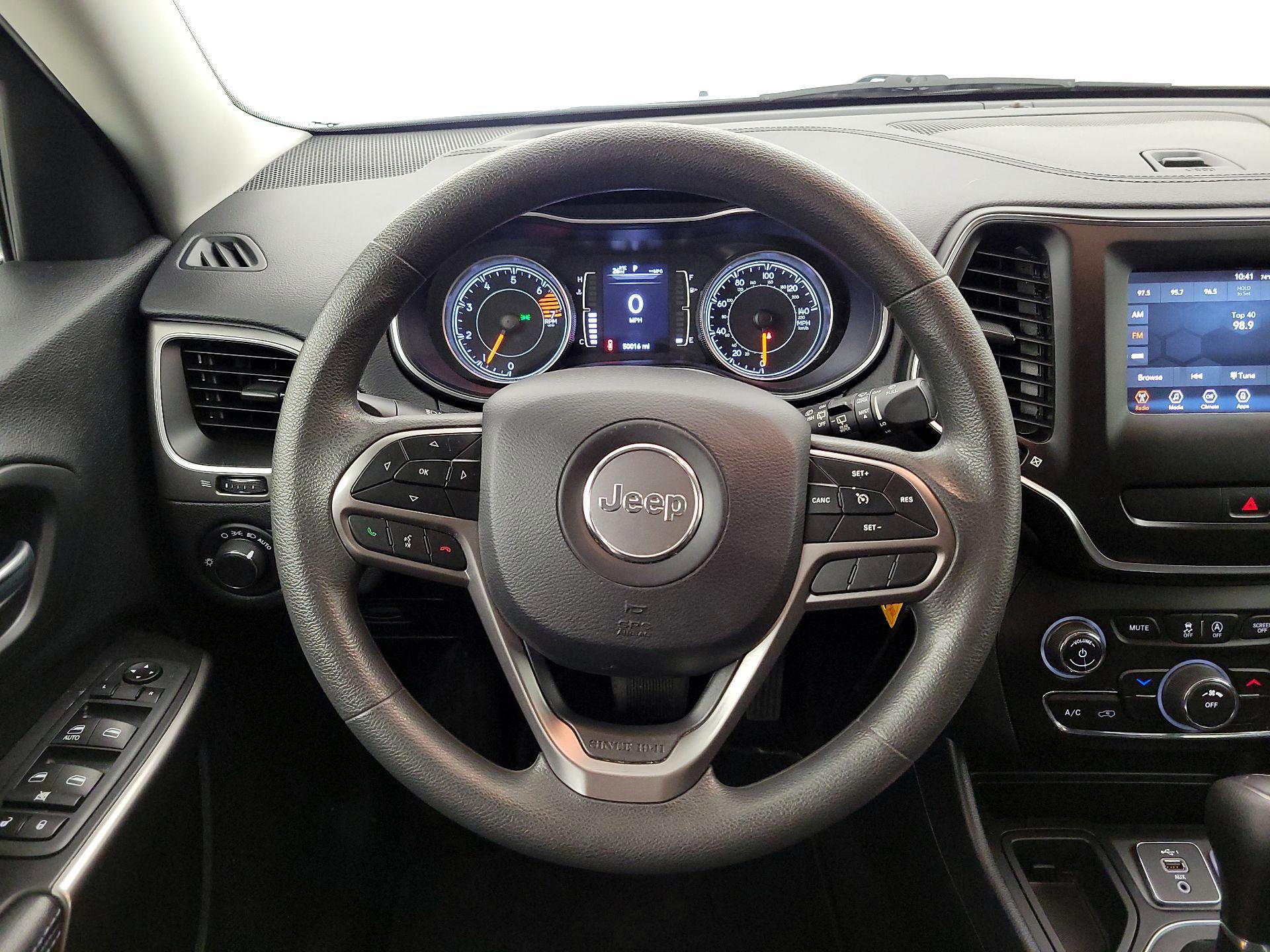 Thumbnail: 2020 Jeep Cherokee - 10