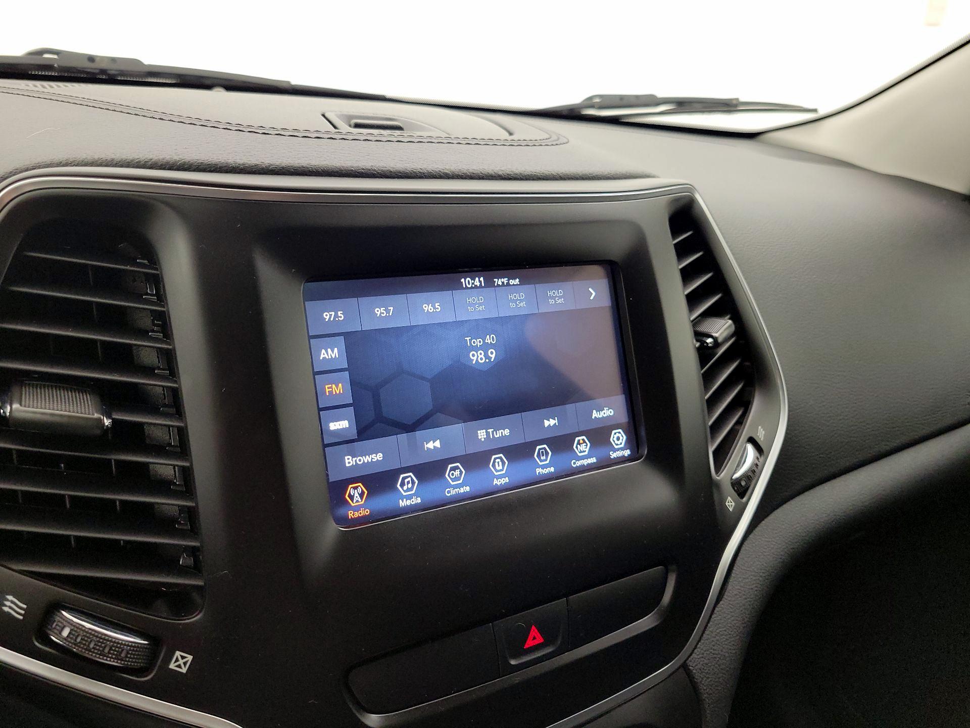 Thumbnail: 2020 Jeep Cherokee - 15