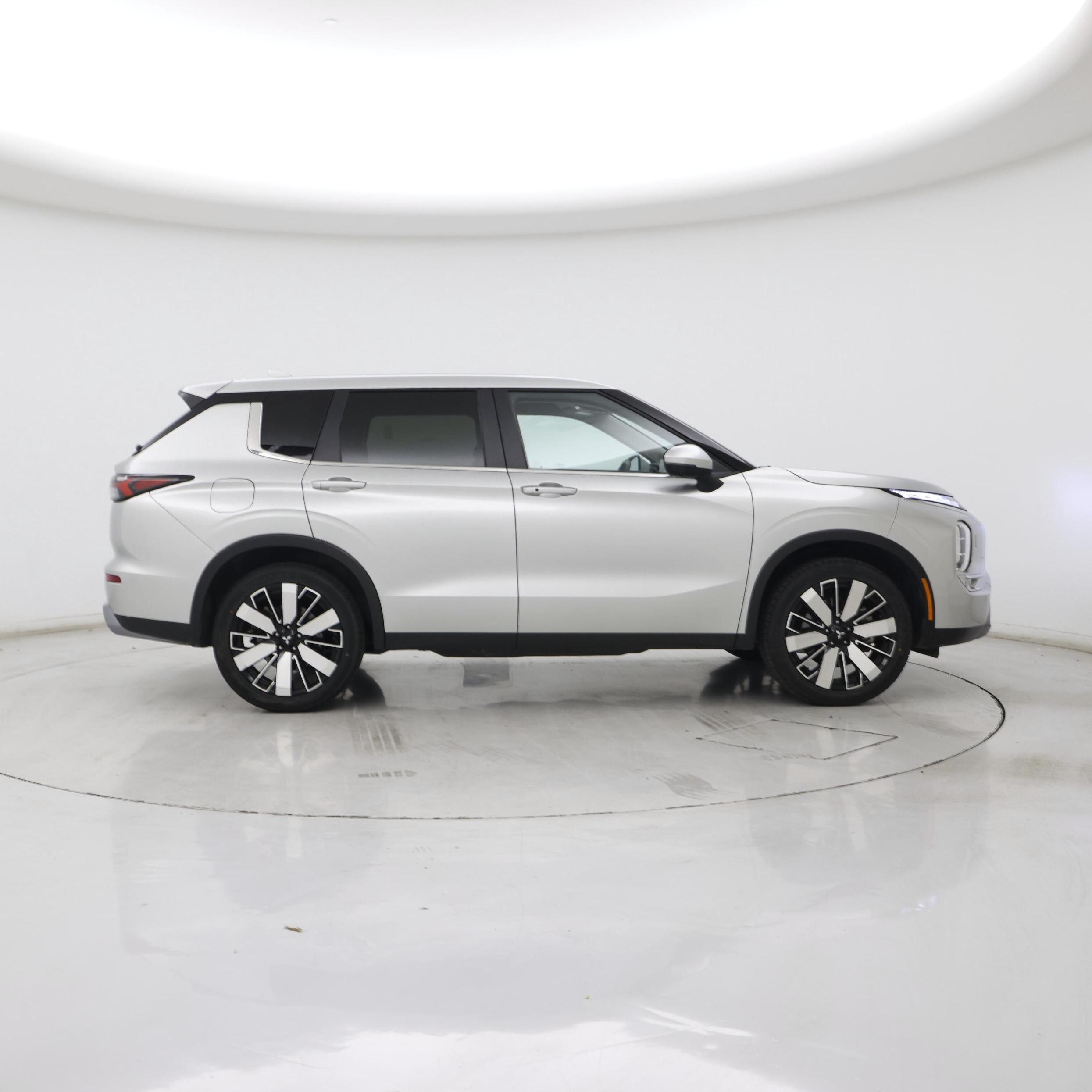 Thumbnail: 2025 Mitsubishi Outlander - 7