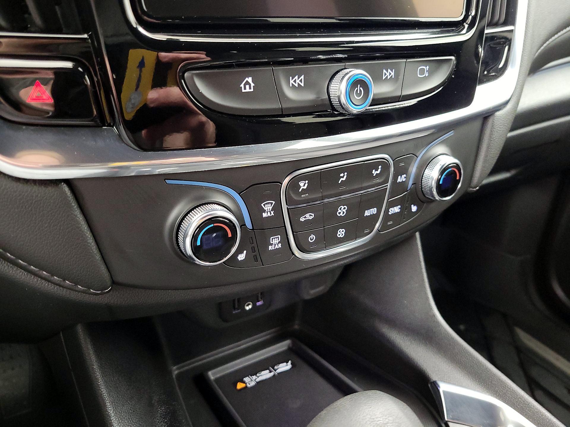 Thumbnail: 2023 Chevrolet Traverse - 16