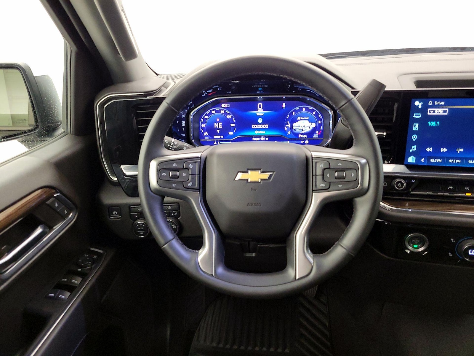 2024 Chevrolet Silverado 1500 LT - Photo 11
