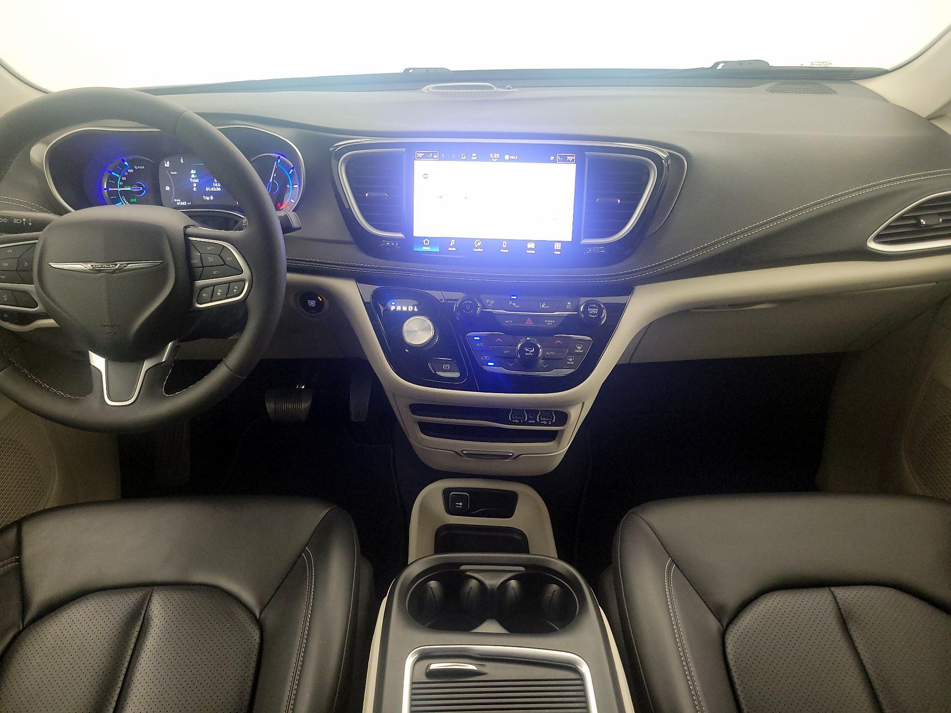 Thumbnail: 2023 Chrysler Pacifica - 9