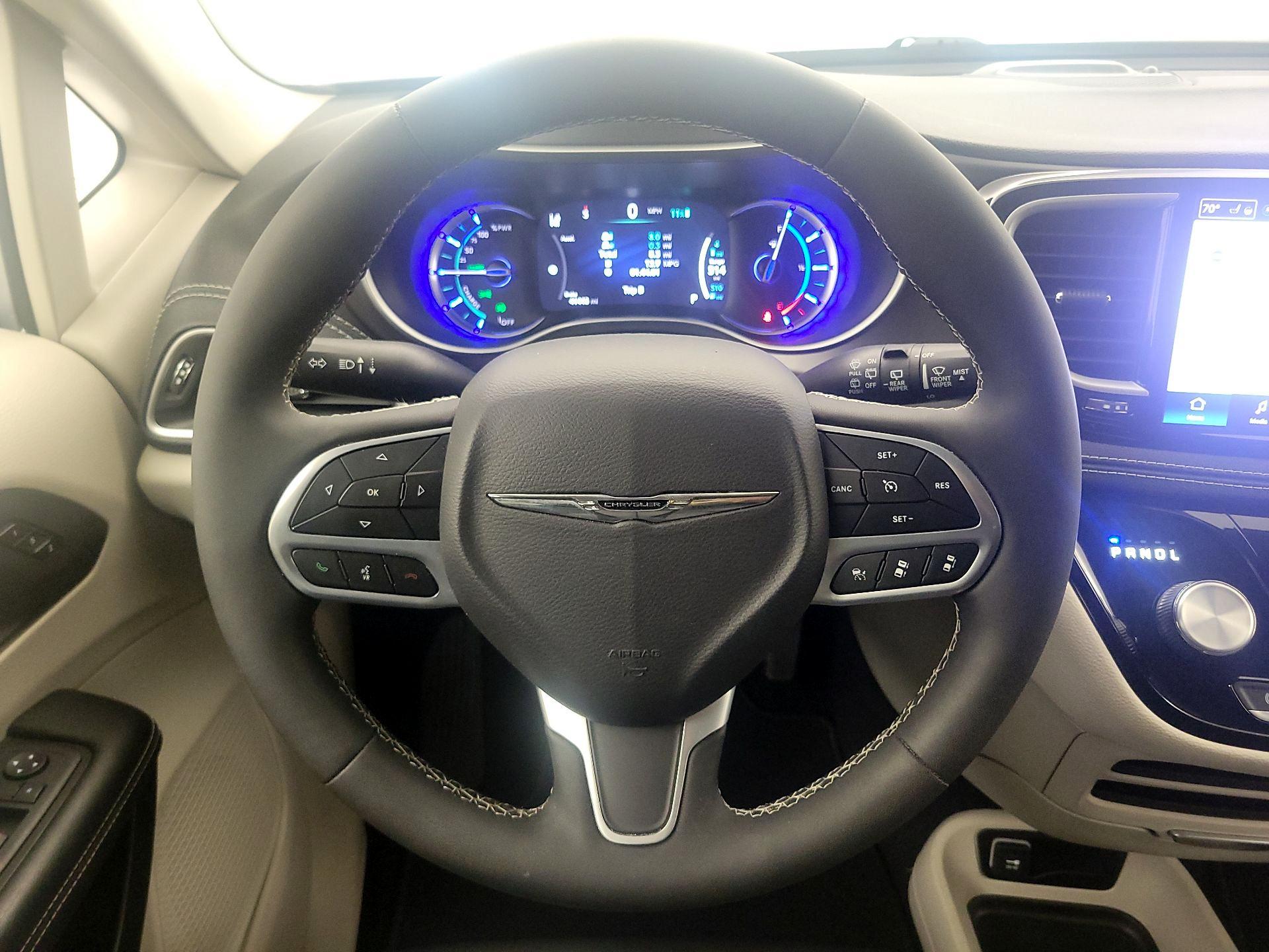 Thumbnail: 2023 Chrysler Pacifica - 10