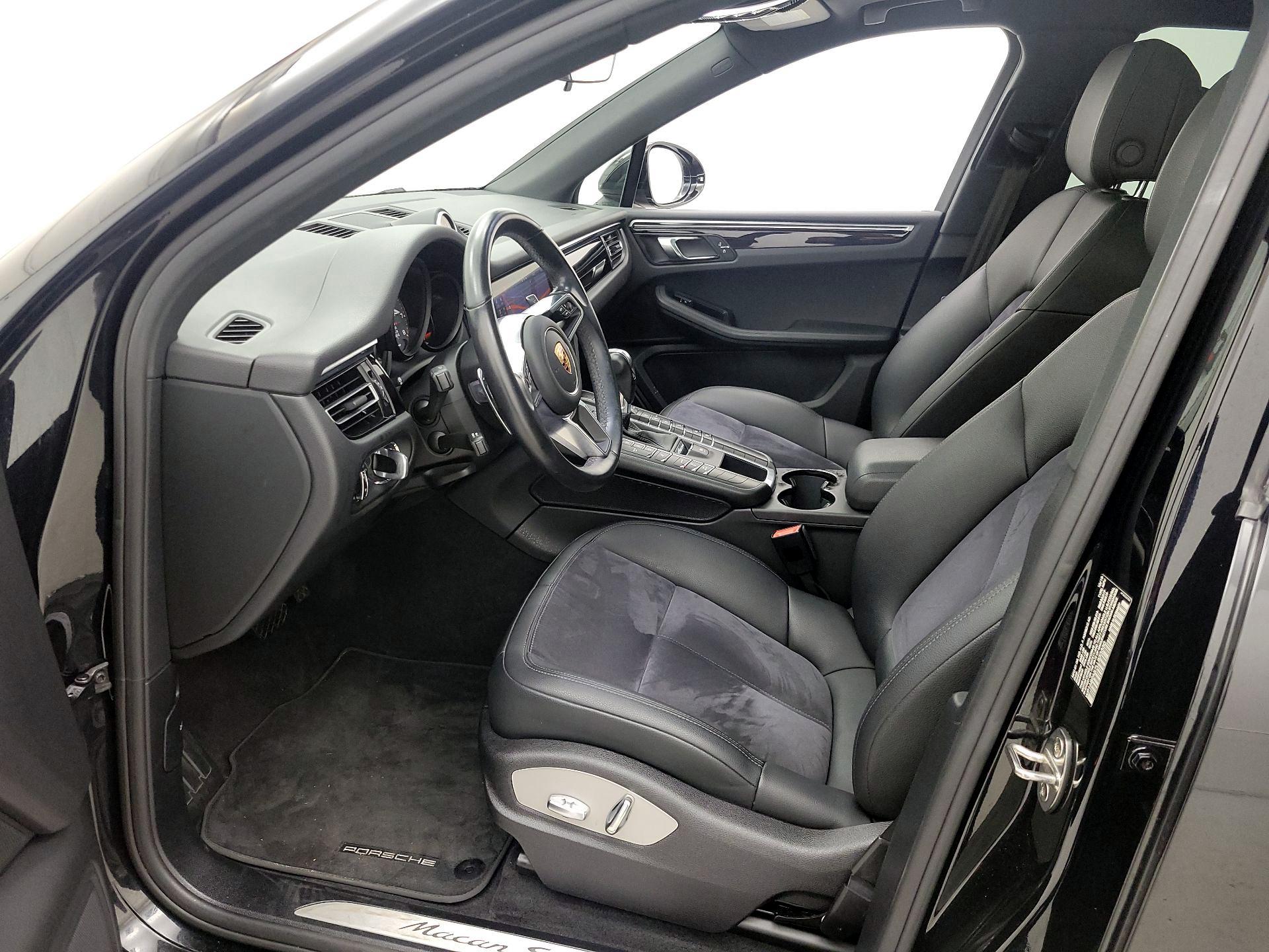 Thumbnail: 2020 Porsche Macan - 11