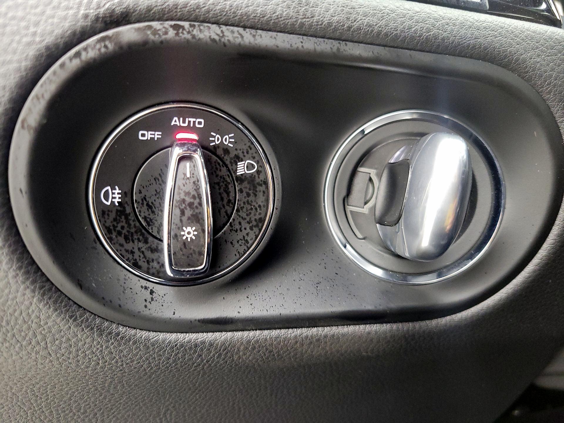 Thumbnail: 2020 Porsche Macan - 13