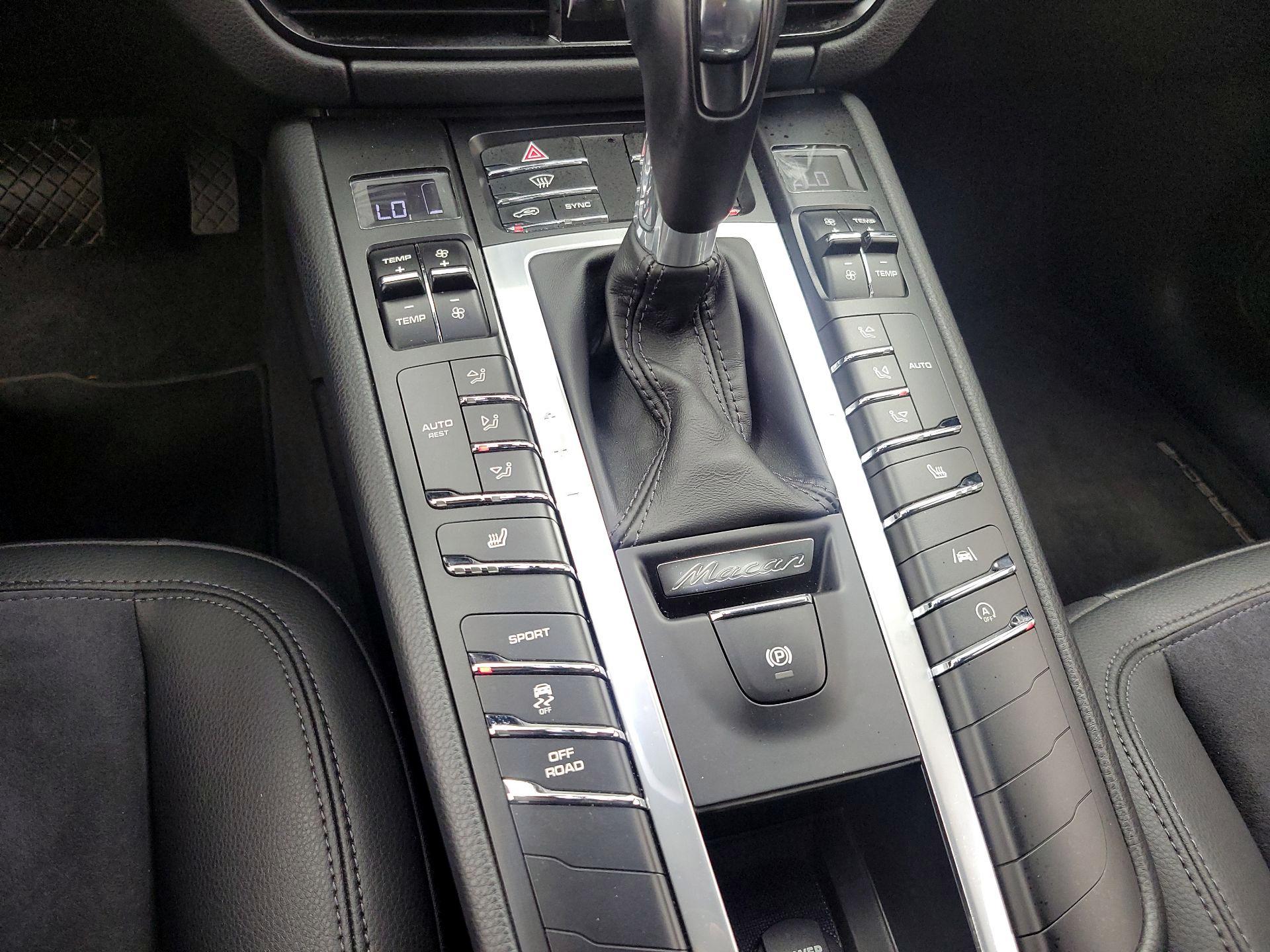 Thumbnail: 2020 Porsche Macan - 17