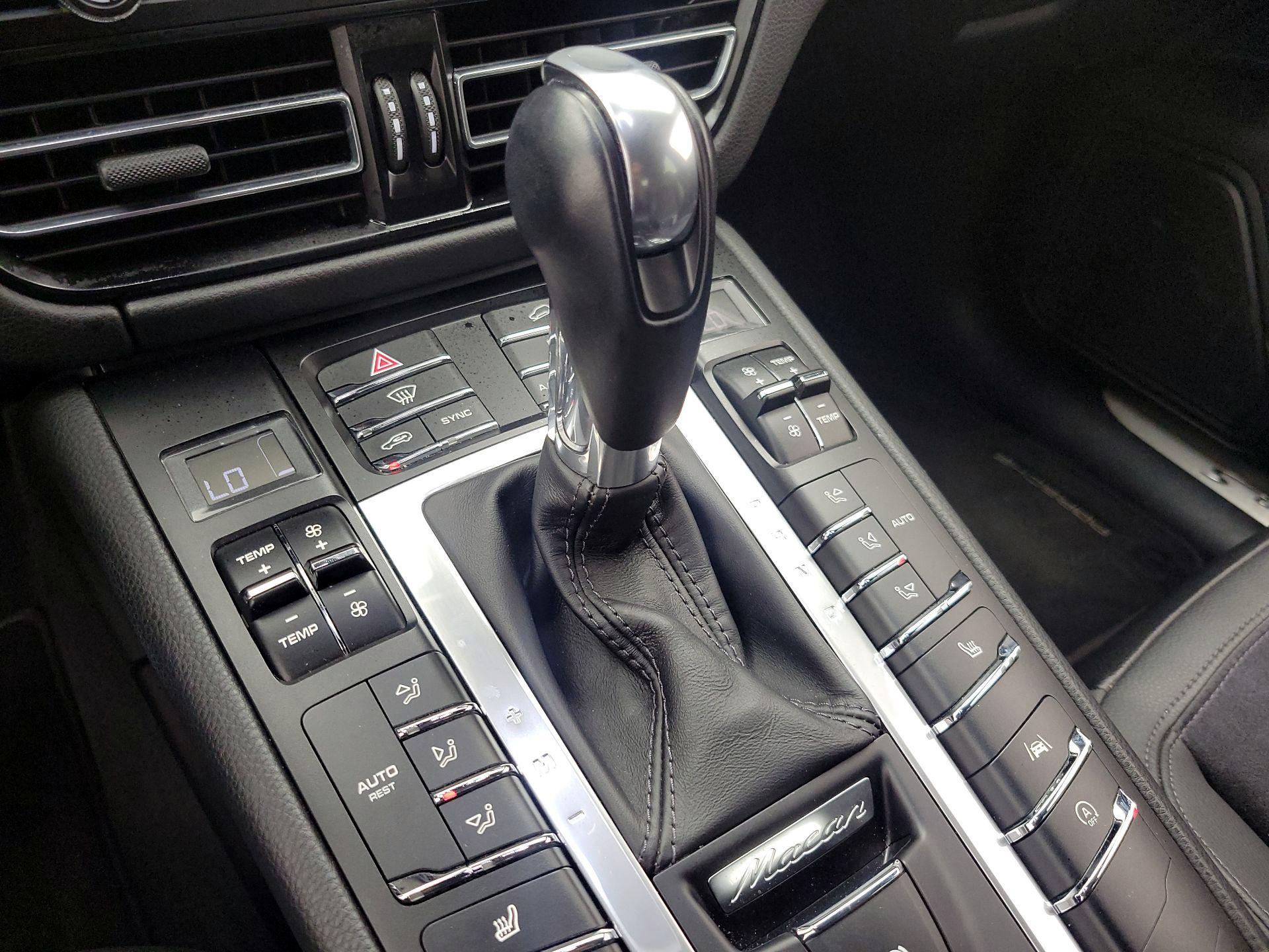 Thumbnail: 2020 Porsche Macan - 18