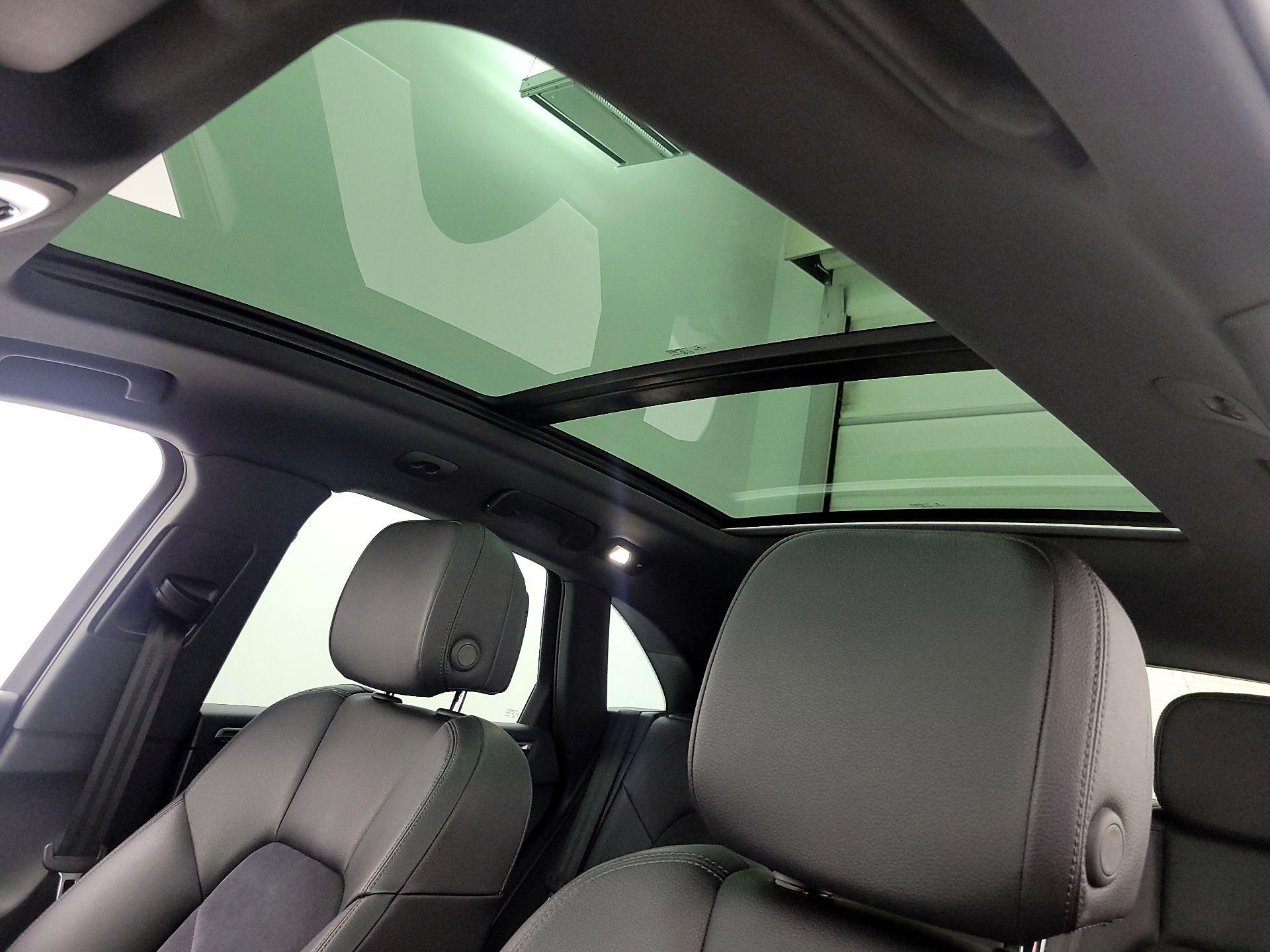 Thumbnail: 2020 Porsche Macan - 20