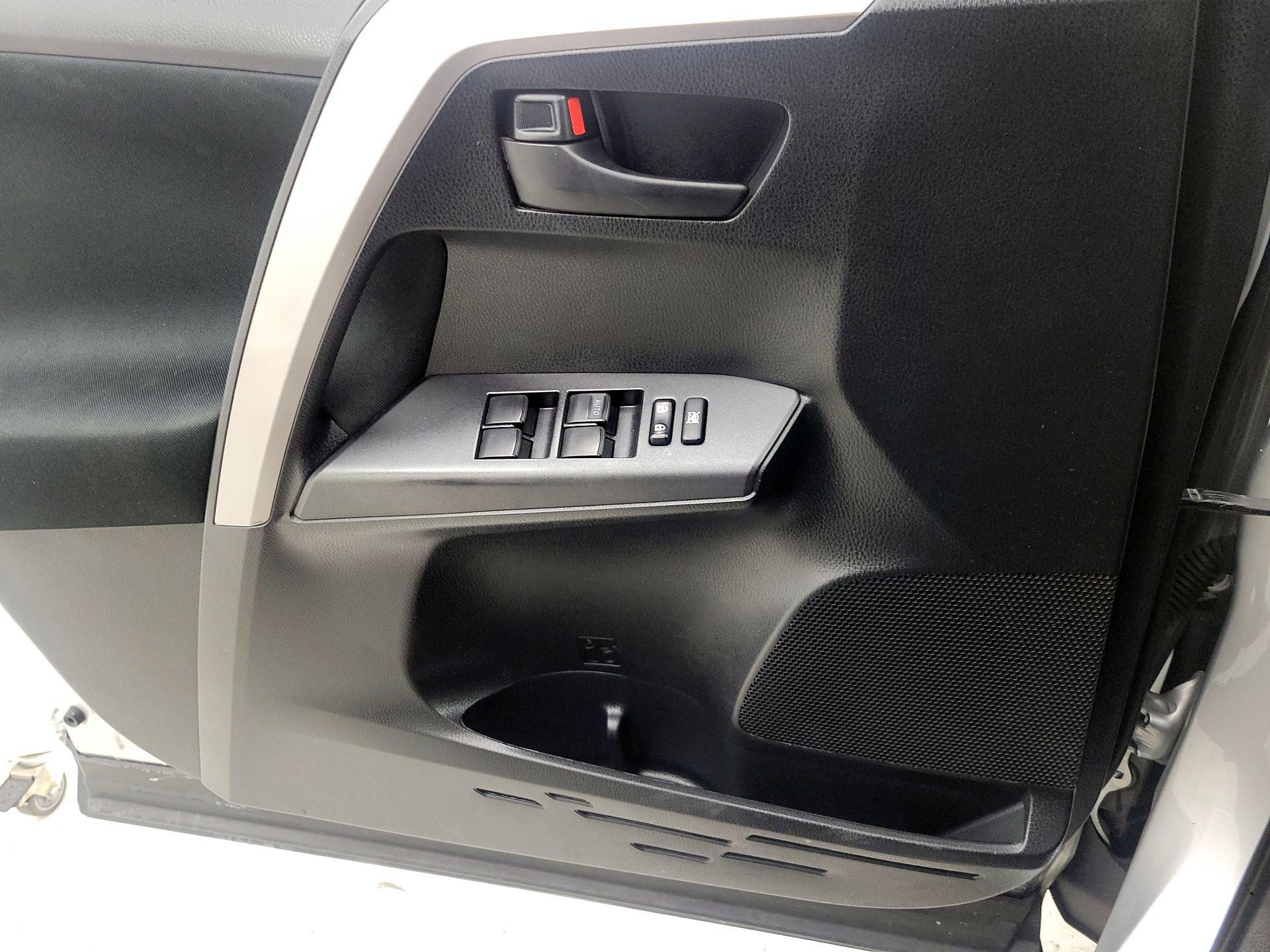 Thumbnail: 2018 Toyota RAV4 - 12