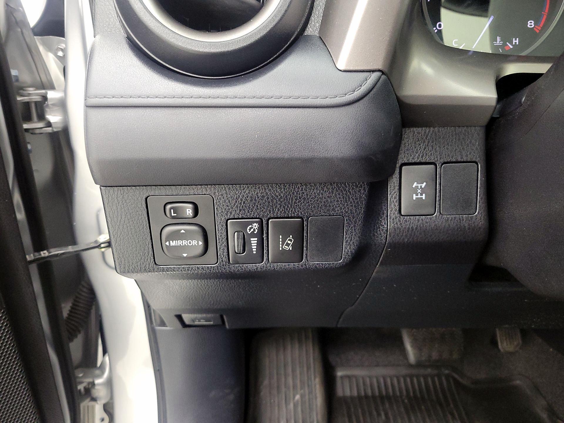 Thumbnail: 2018 Toyota RAV4 - 13