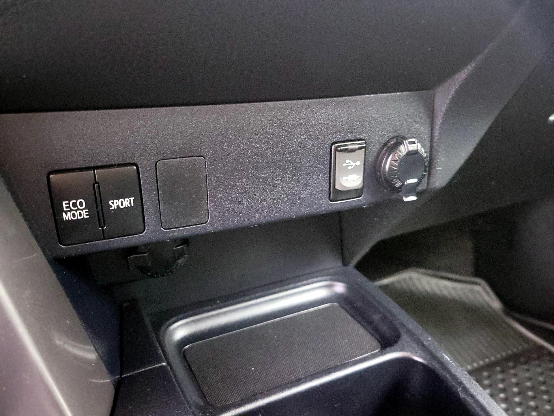 Thumbnail: 2018 Toyota RAV4 - 18