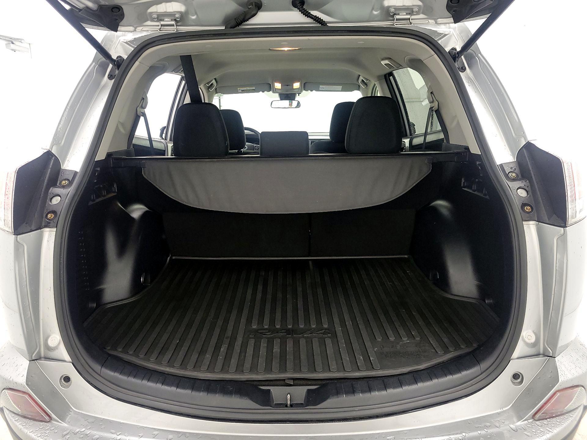 Thumbnail: 2018 Toyota RAV4 - 20