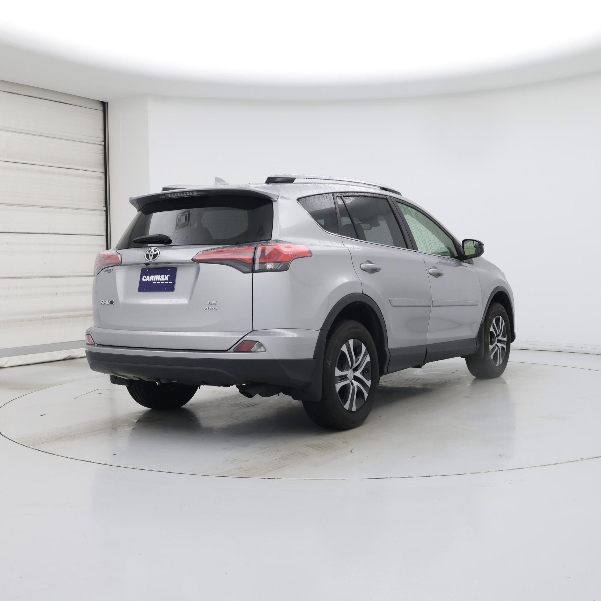 Thumbnail: 2018 Toyota RAV4 - 8