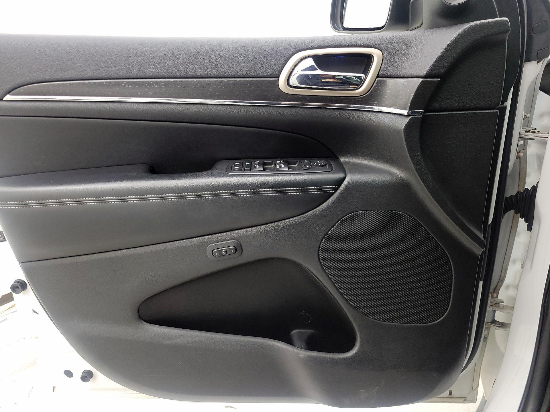 Thumbnail: 2017 Jeep Grand Cherokee - 12