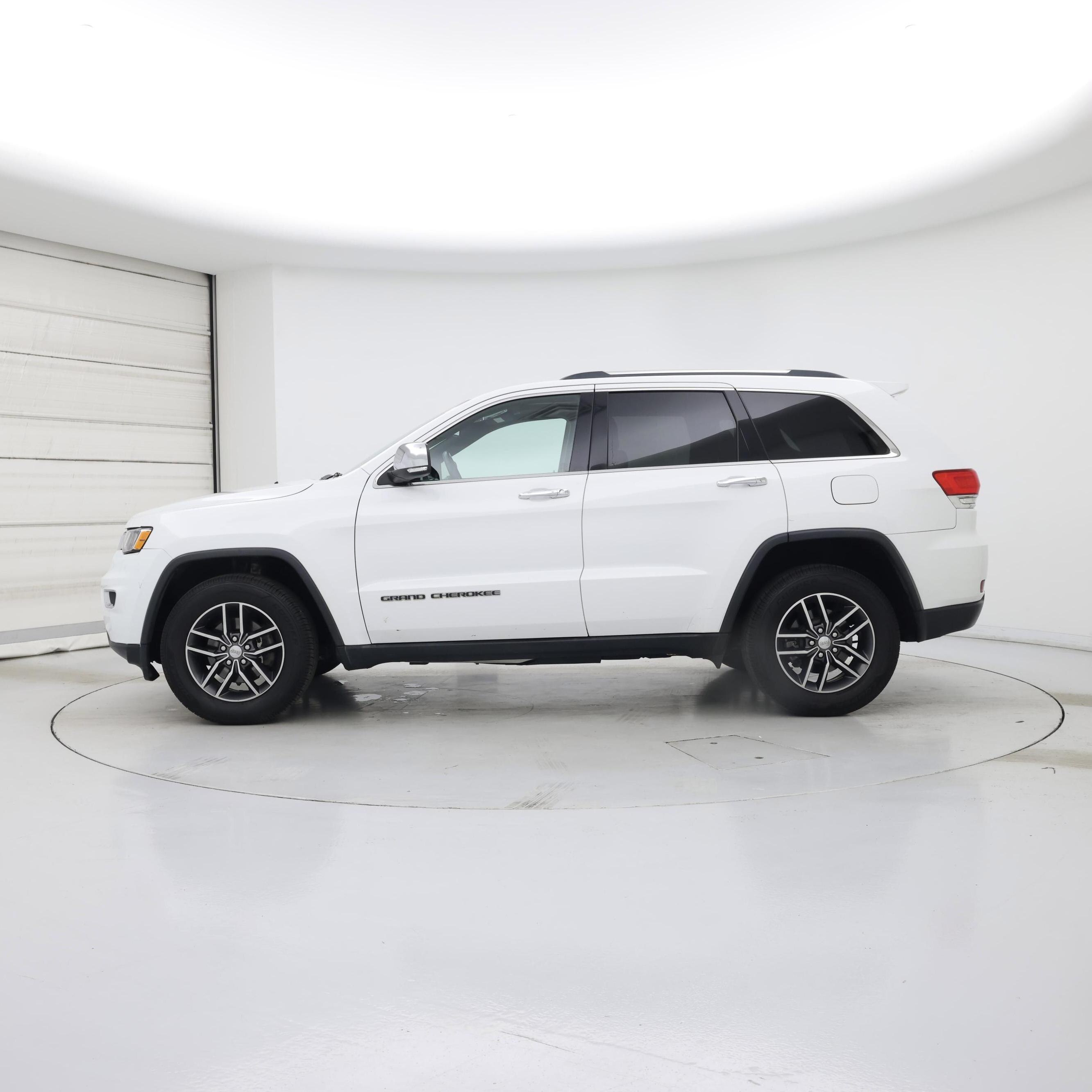 Thumbnail: 2017 Jeep Grand Cherokee - 3