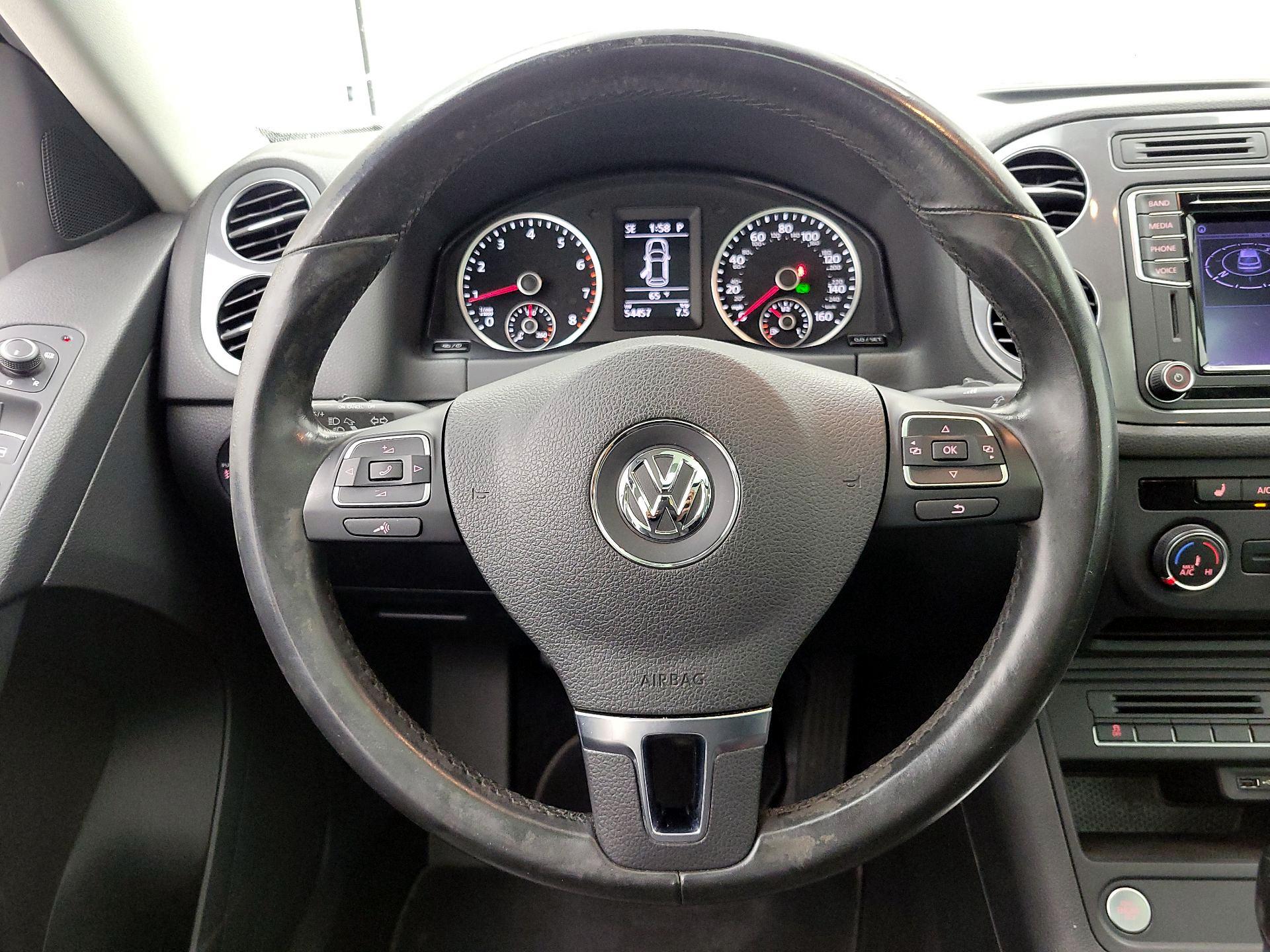 Thumbnail: 2016 Volkswagen Tiguan - 10